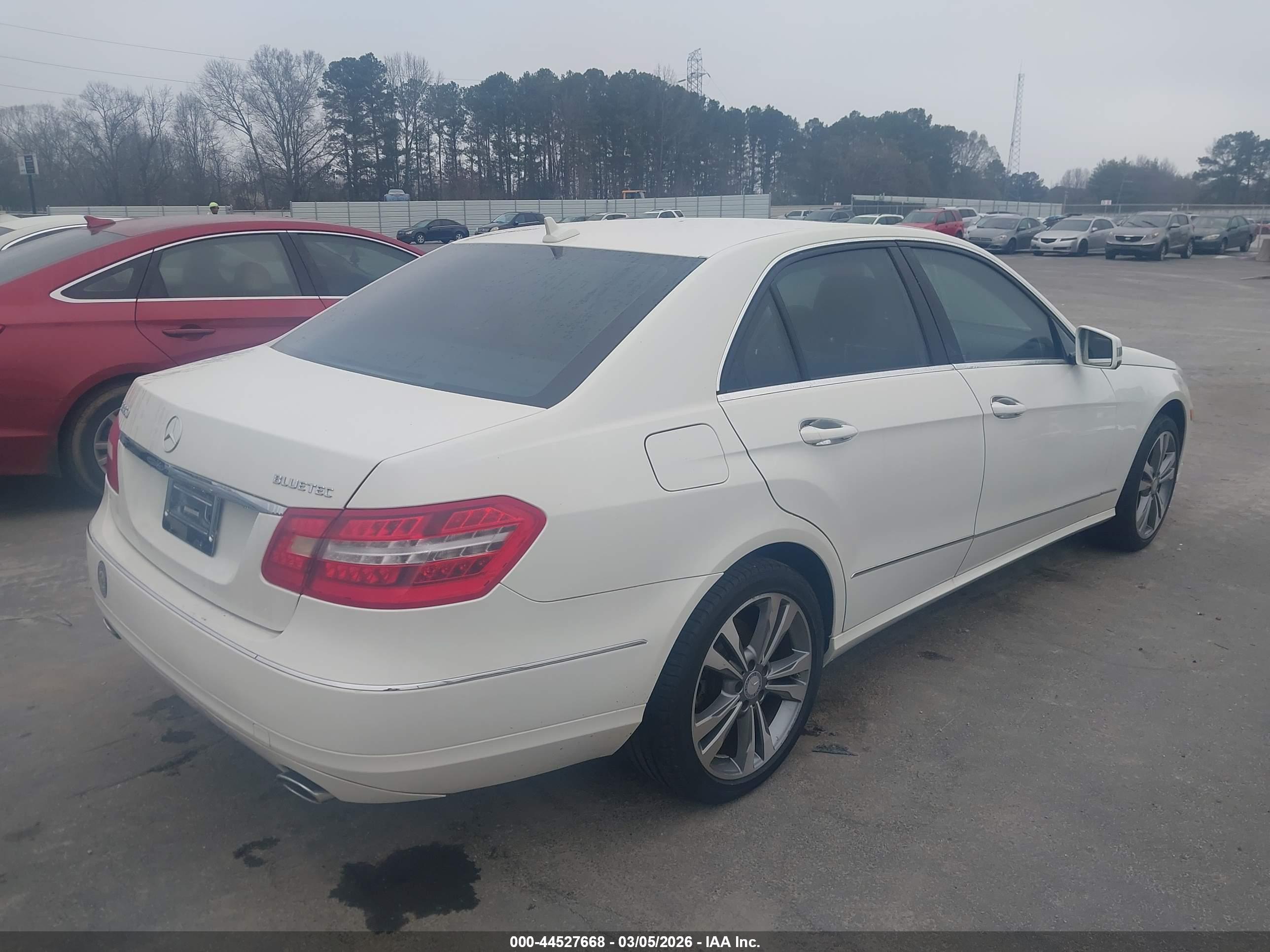 MERCEDES-BENZ E image 4