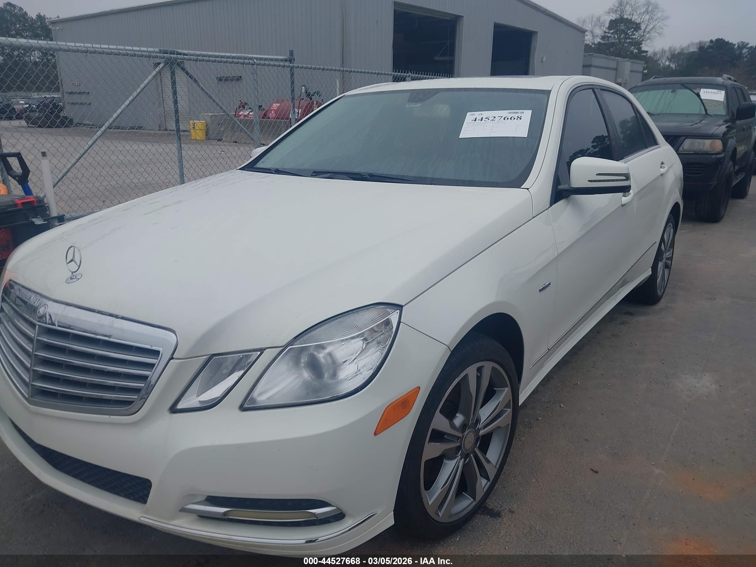 MERCEDES-BENZ E image 6
