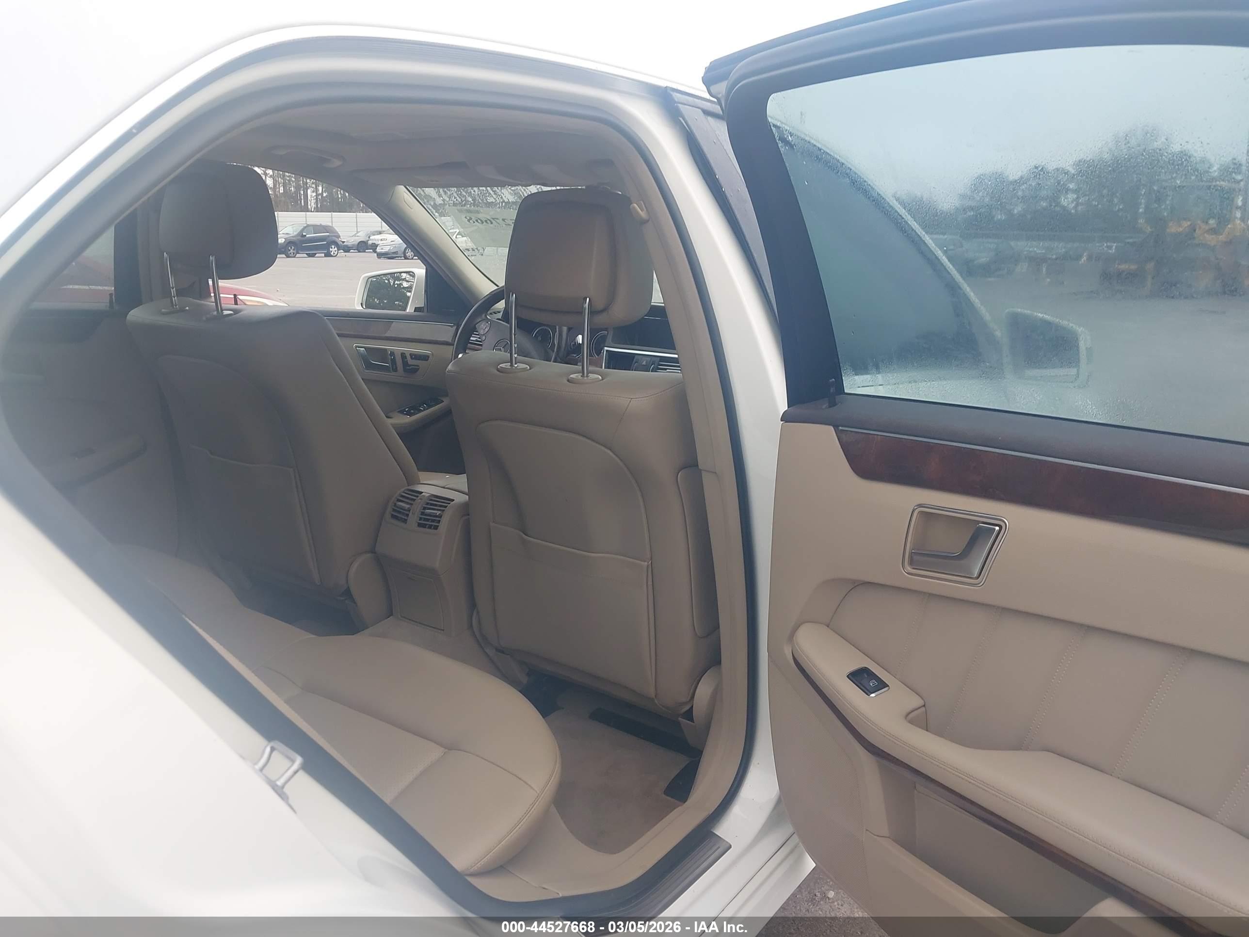 MERCEDES-BENZ E image 8