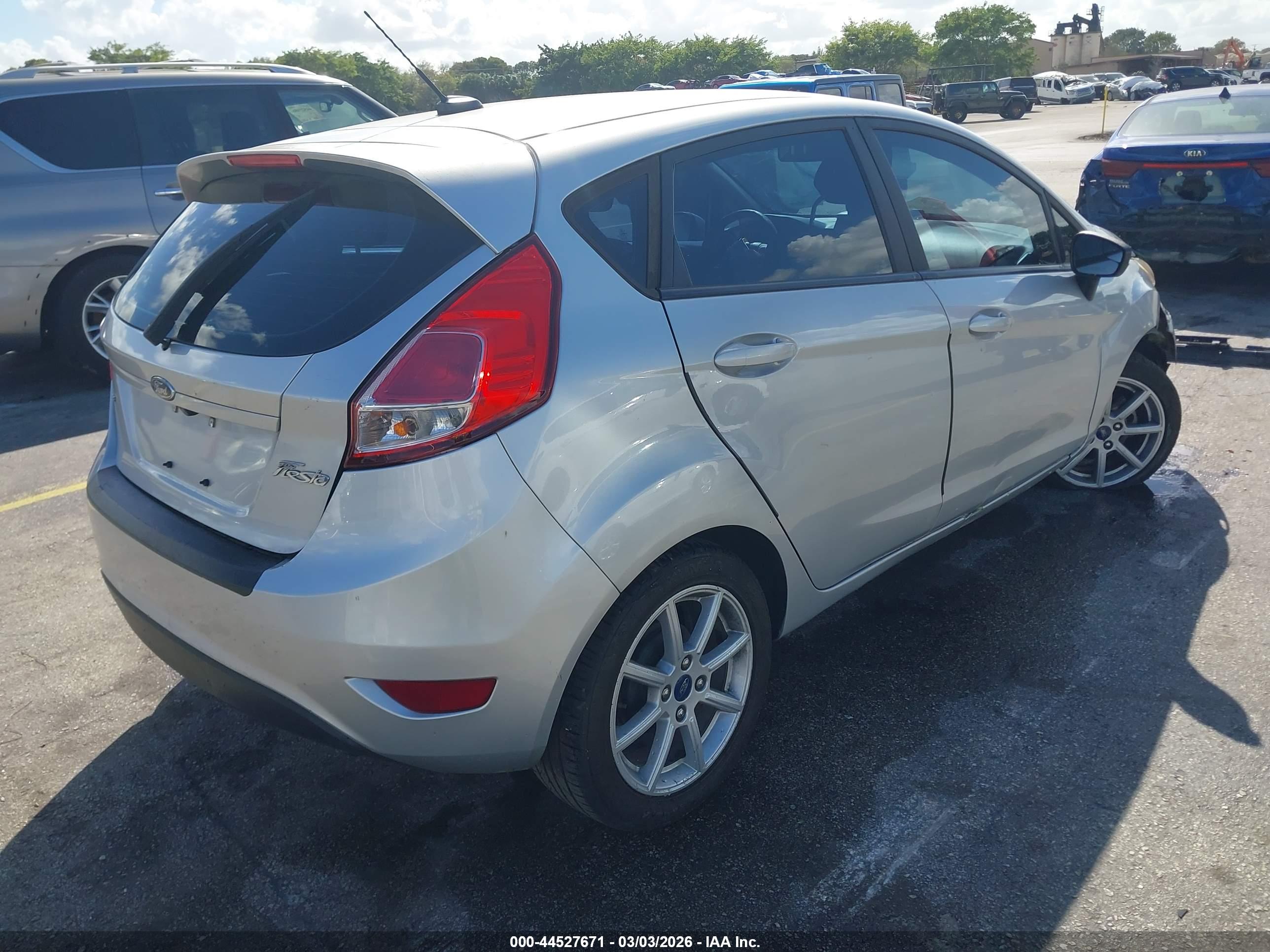 FORD FIESTA image 4