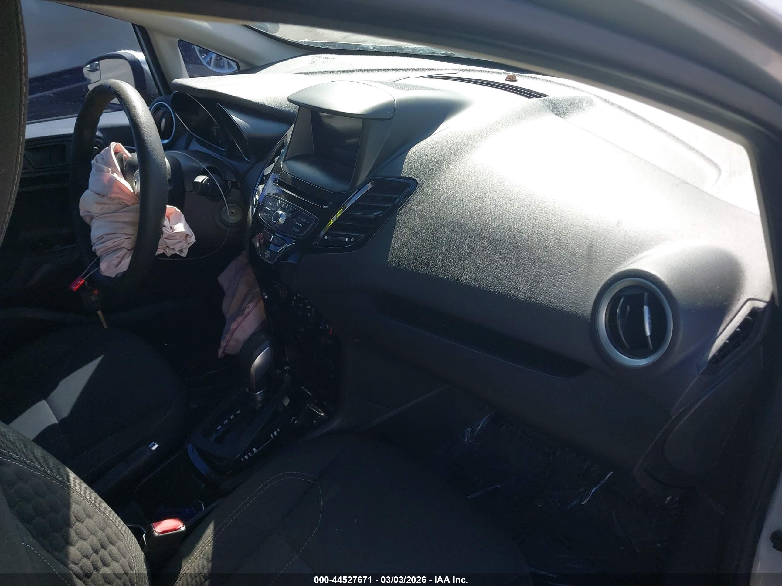 FORD FIESTA image 5