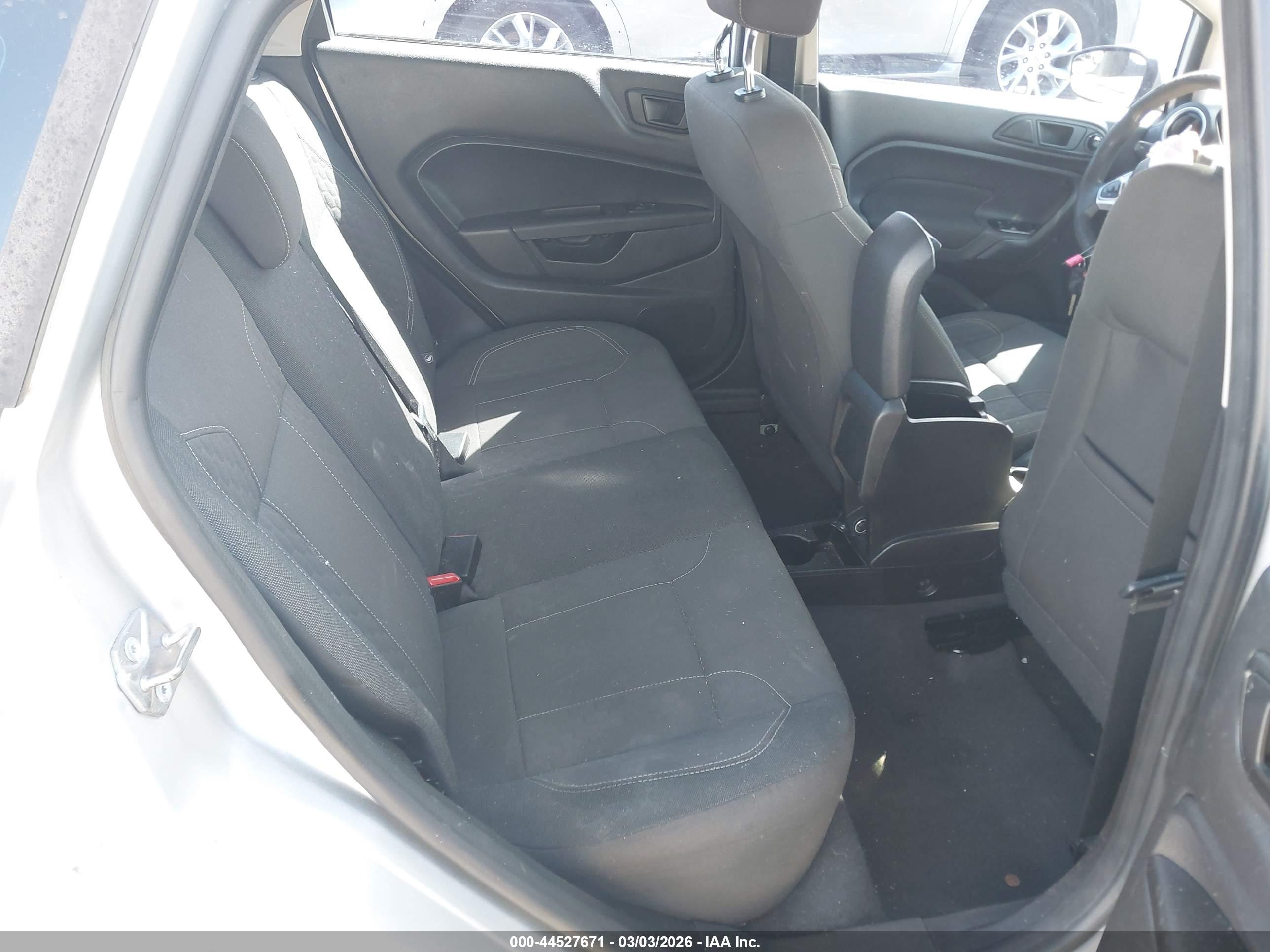 FORD FIESTA image 8
