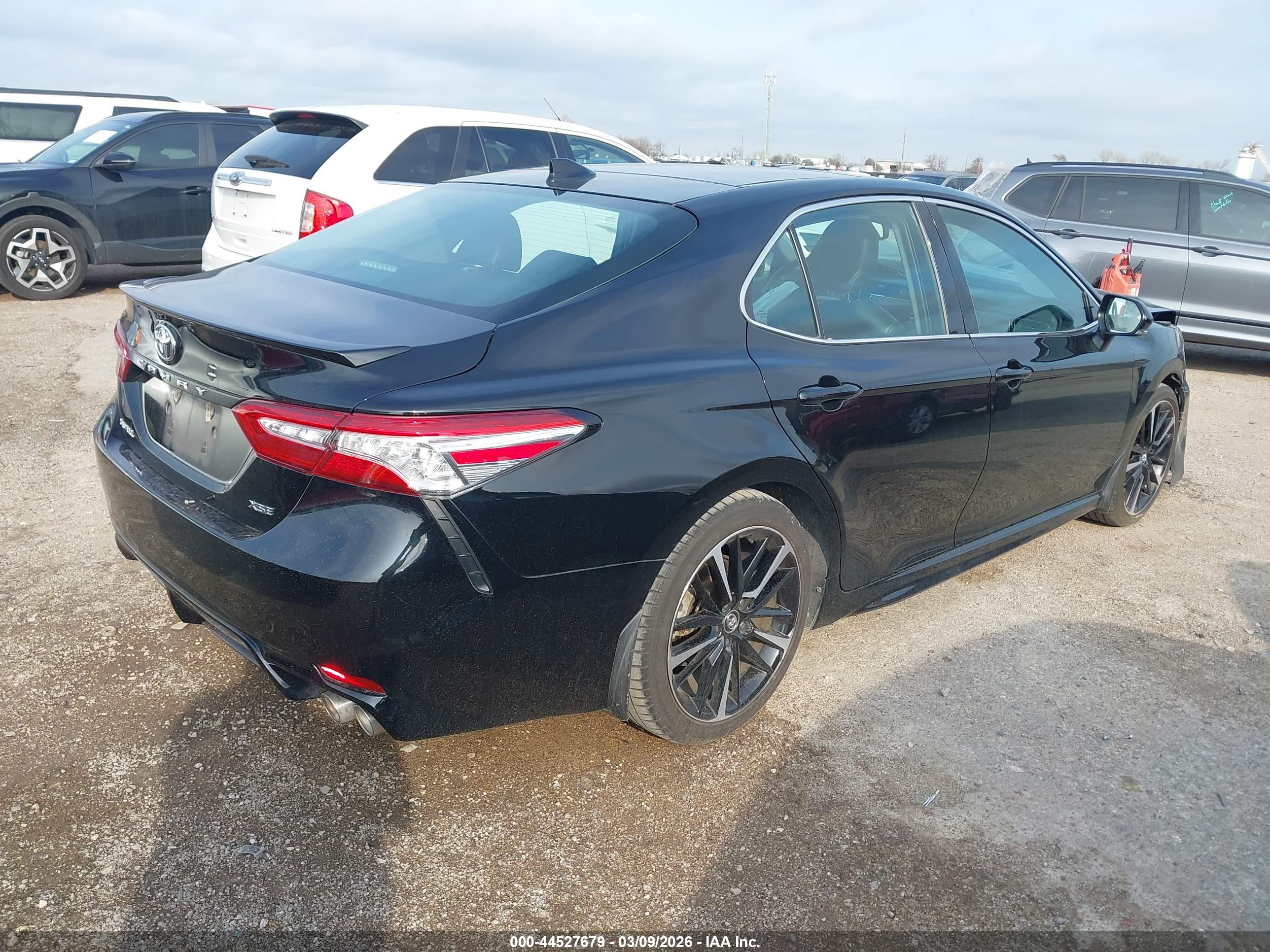 TOYOTA CAMRY image 4