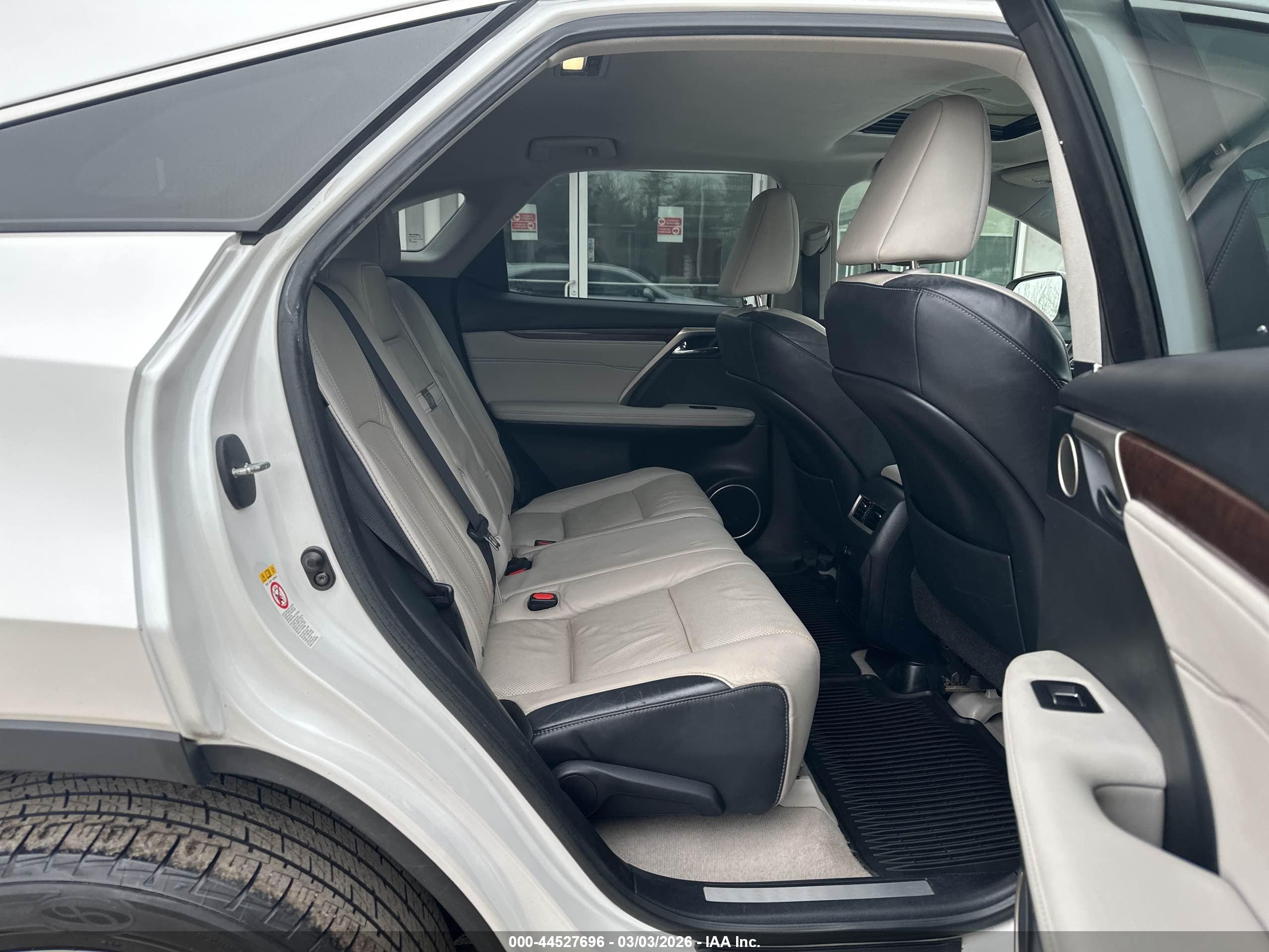 LEXUS RX image 8