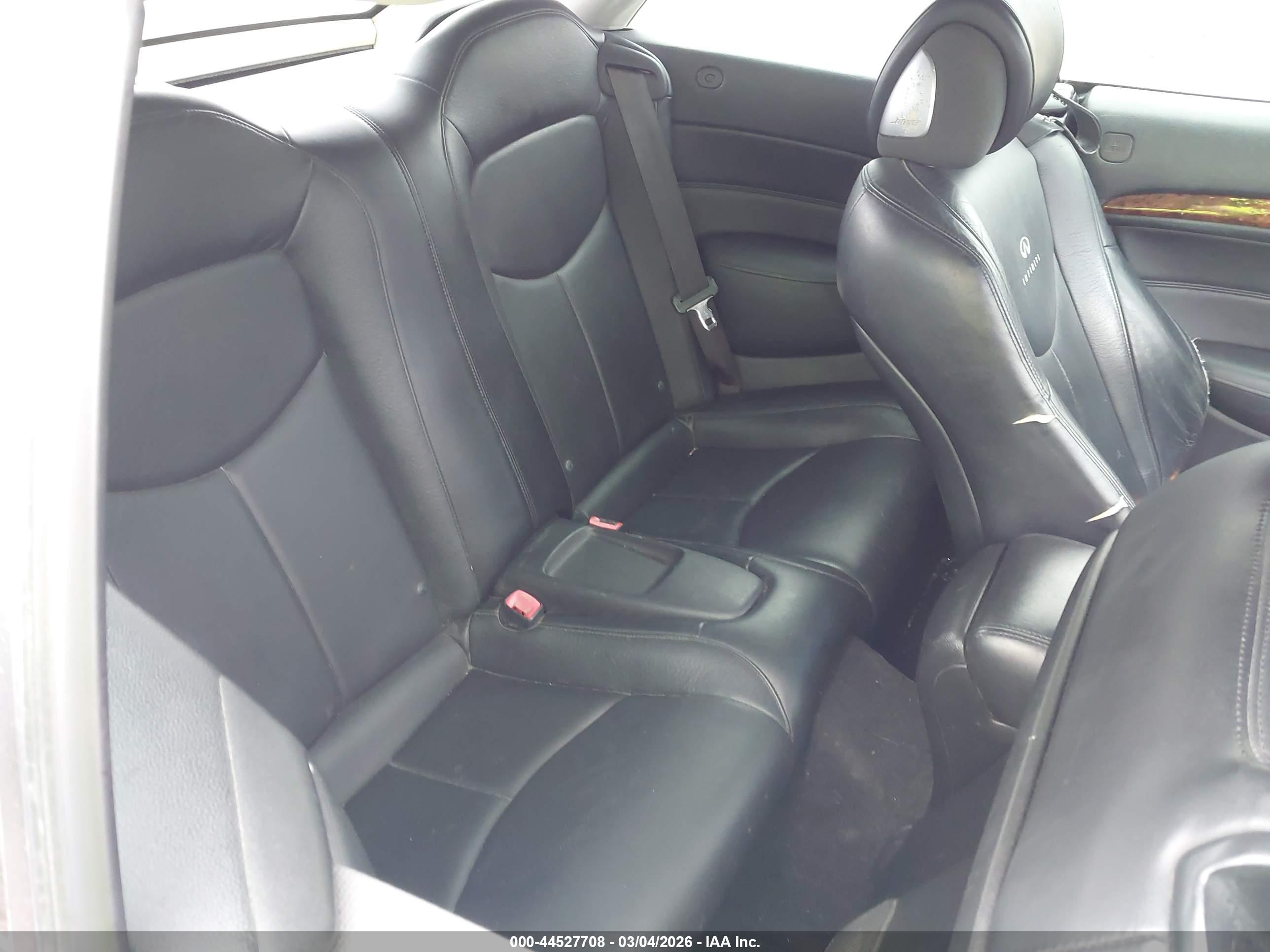 INFINITI G37 image 8