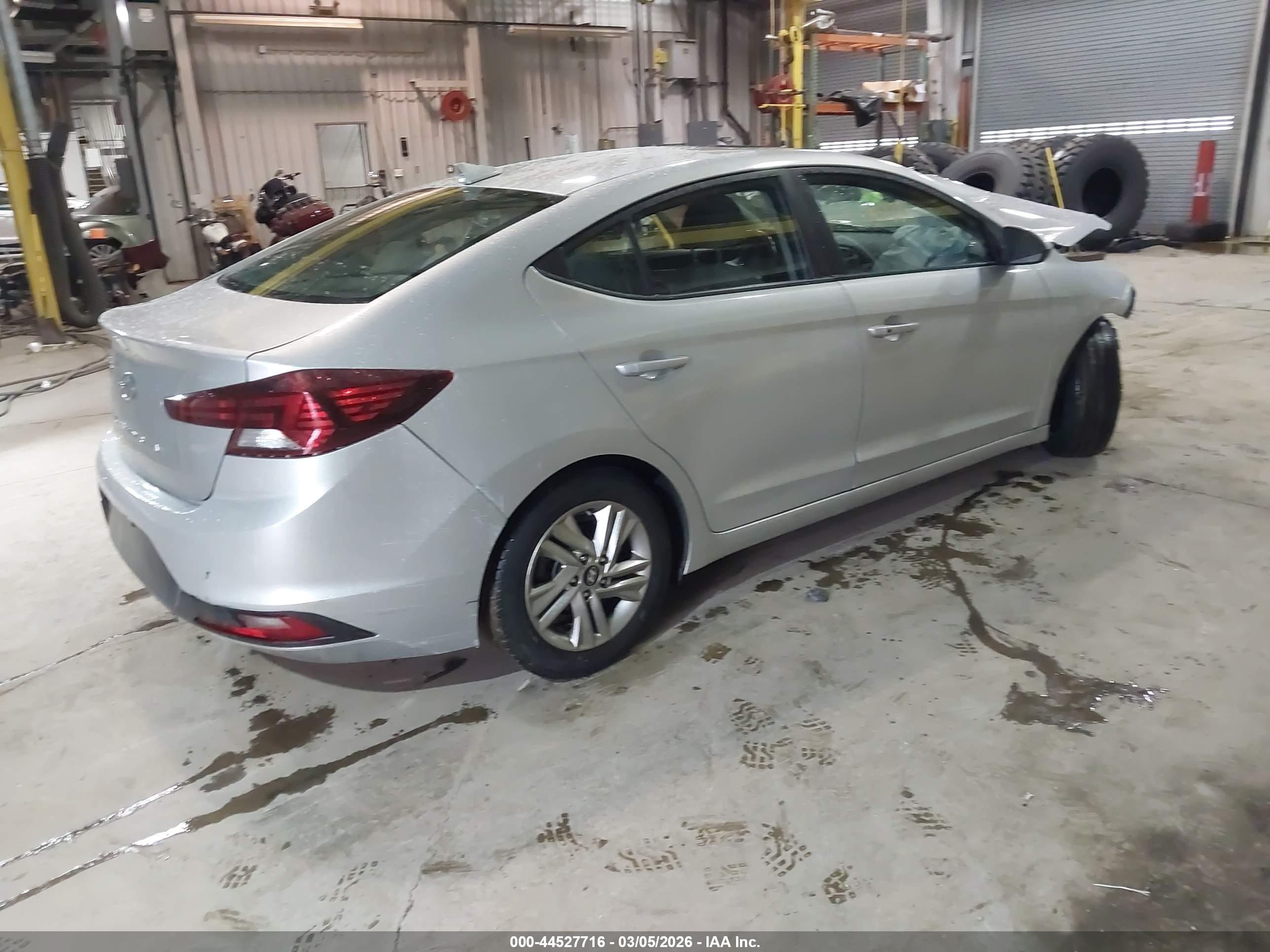 HYUNDAI ELANTRA image 4