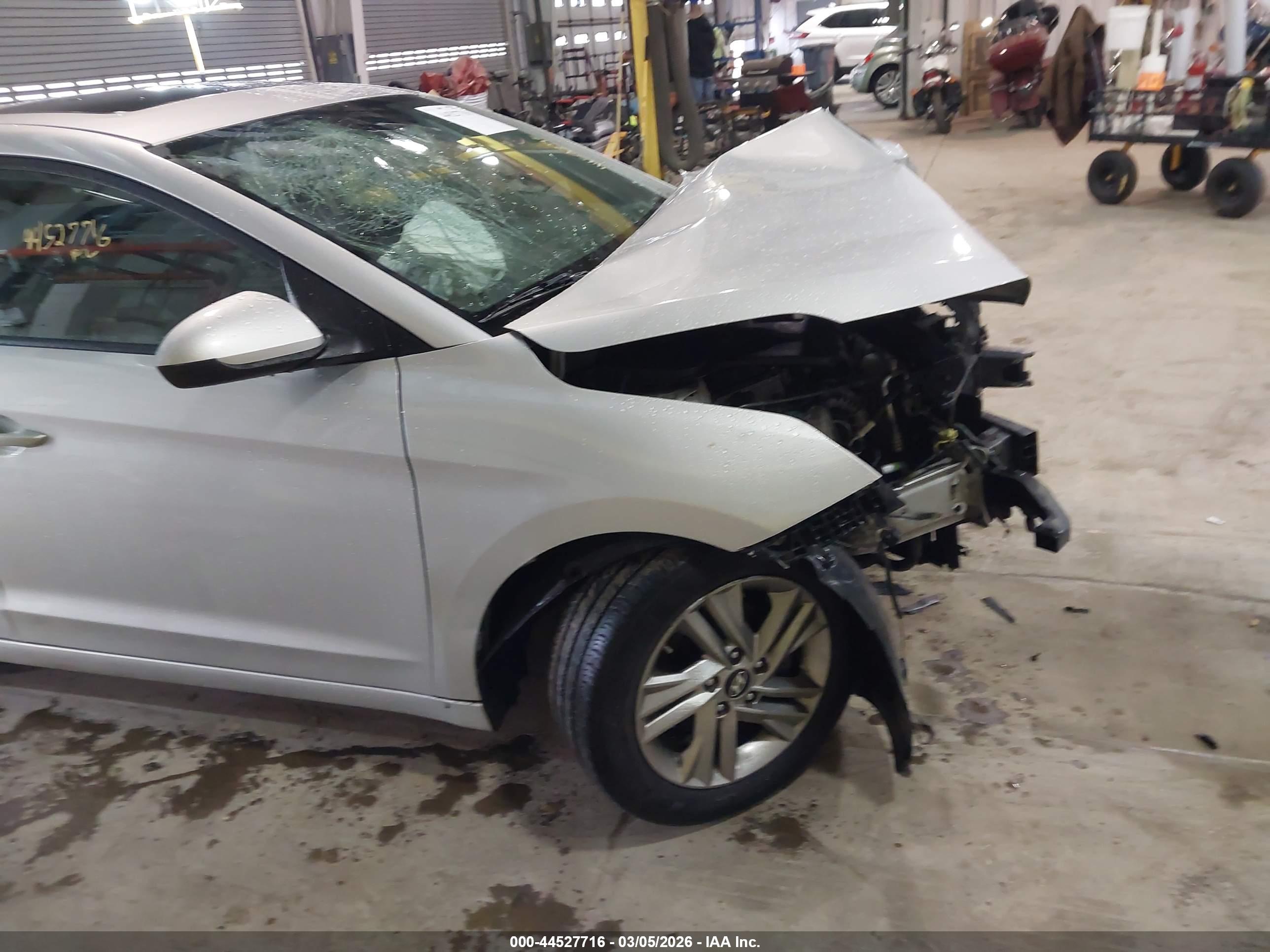 HYUNDAI ELANTRA image 6