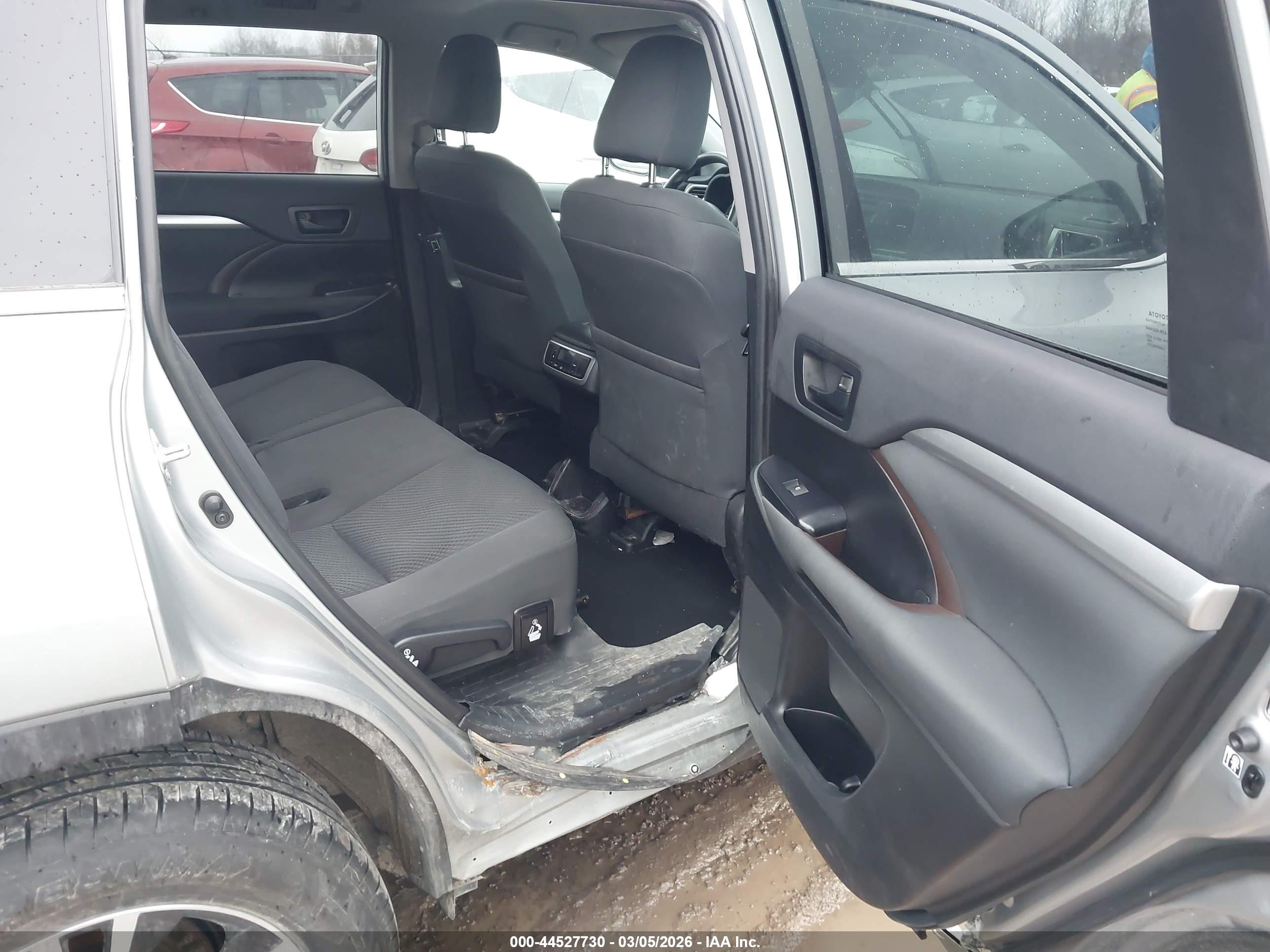 TOYOTA HIGHLANDER image 8