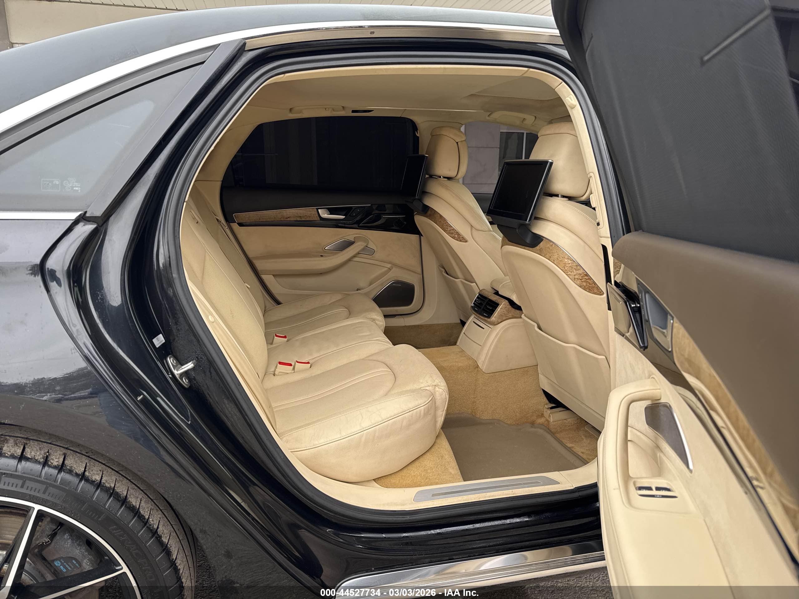 AUDI A8 image 8