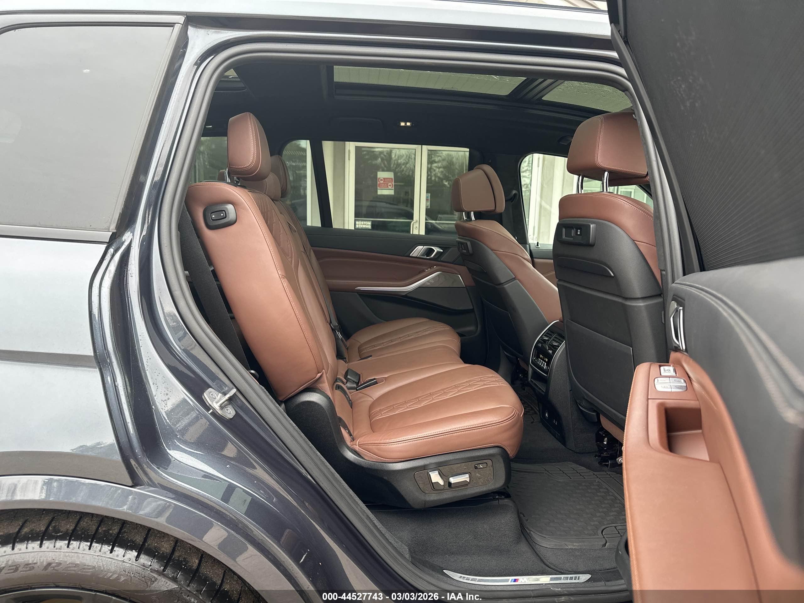 BMW X7 image 8