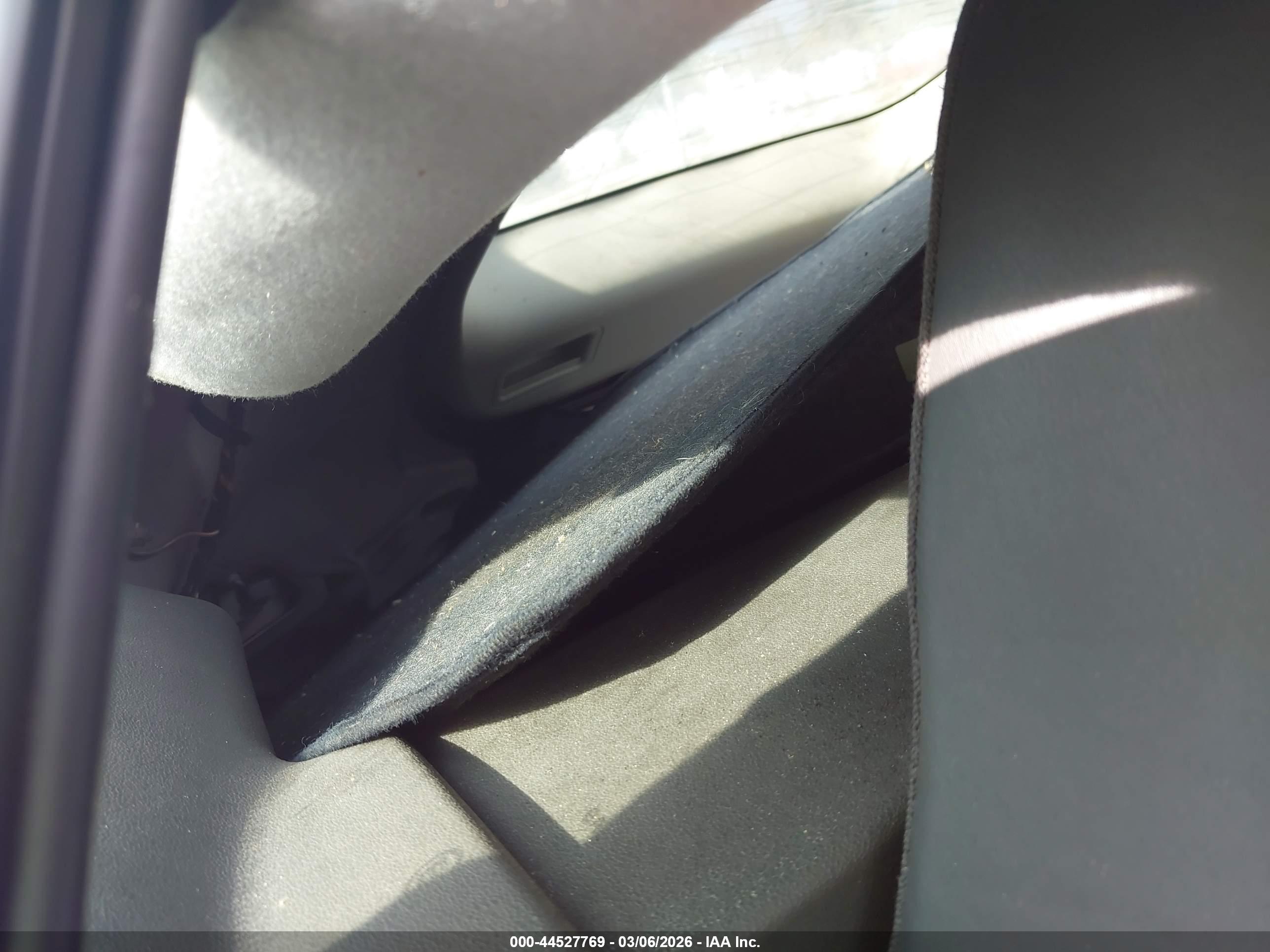 CHRYSLER CROSSFIRE image 8