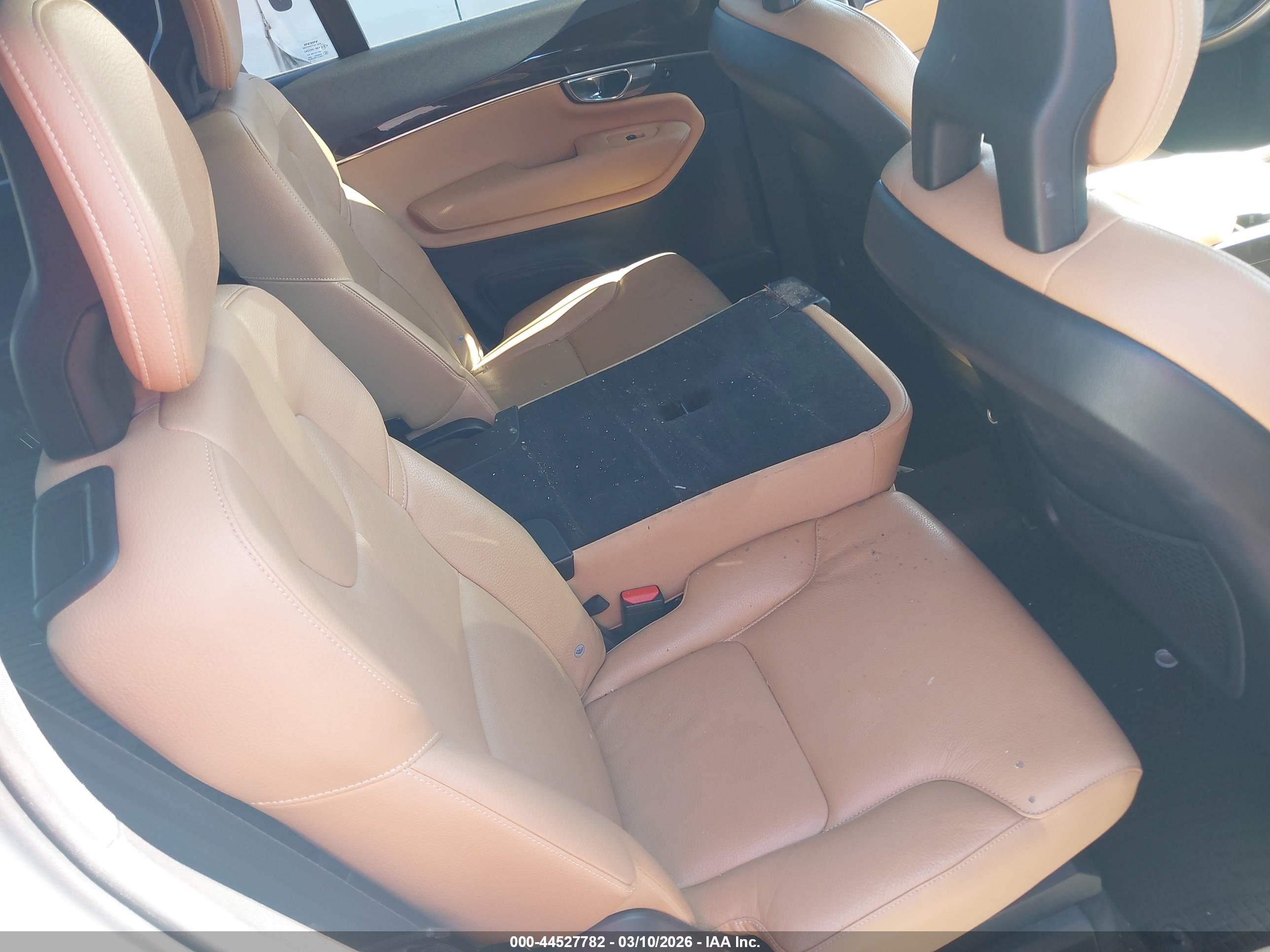 VOLVO XC90 image 8