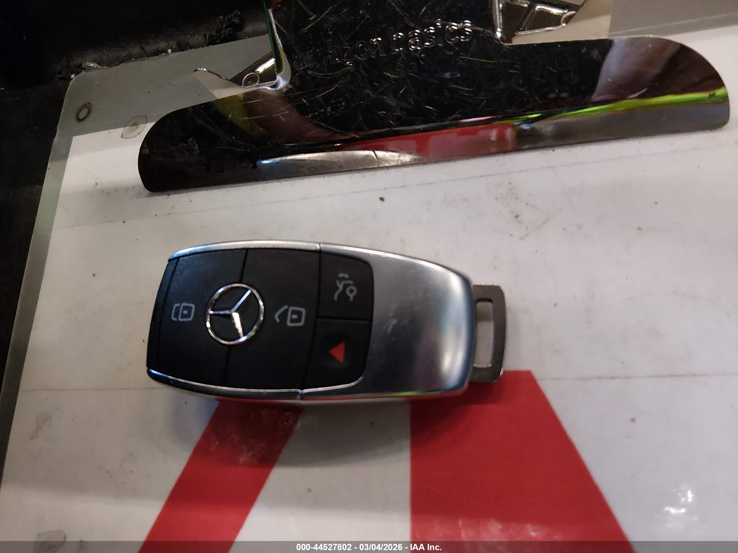 MERCEDES-BENZ EQB image 11