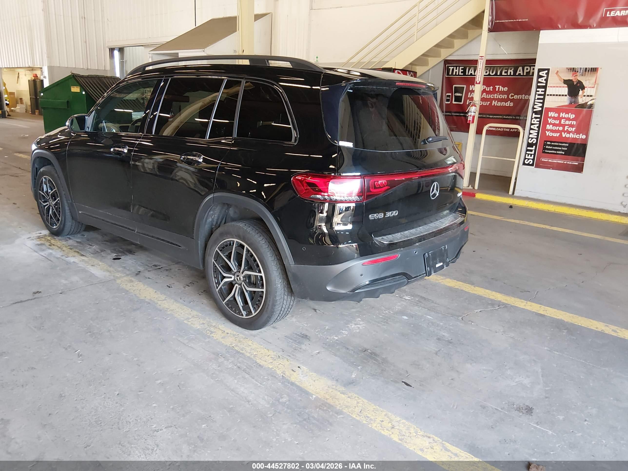 MERCEDES-BENZ EQB image 3