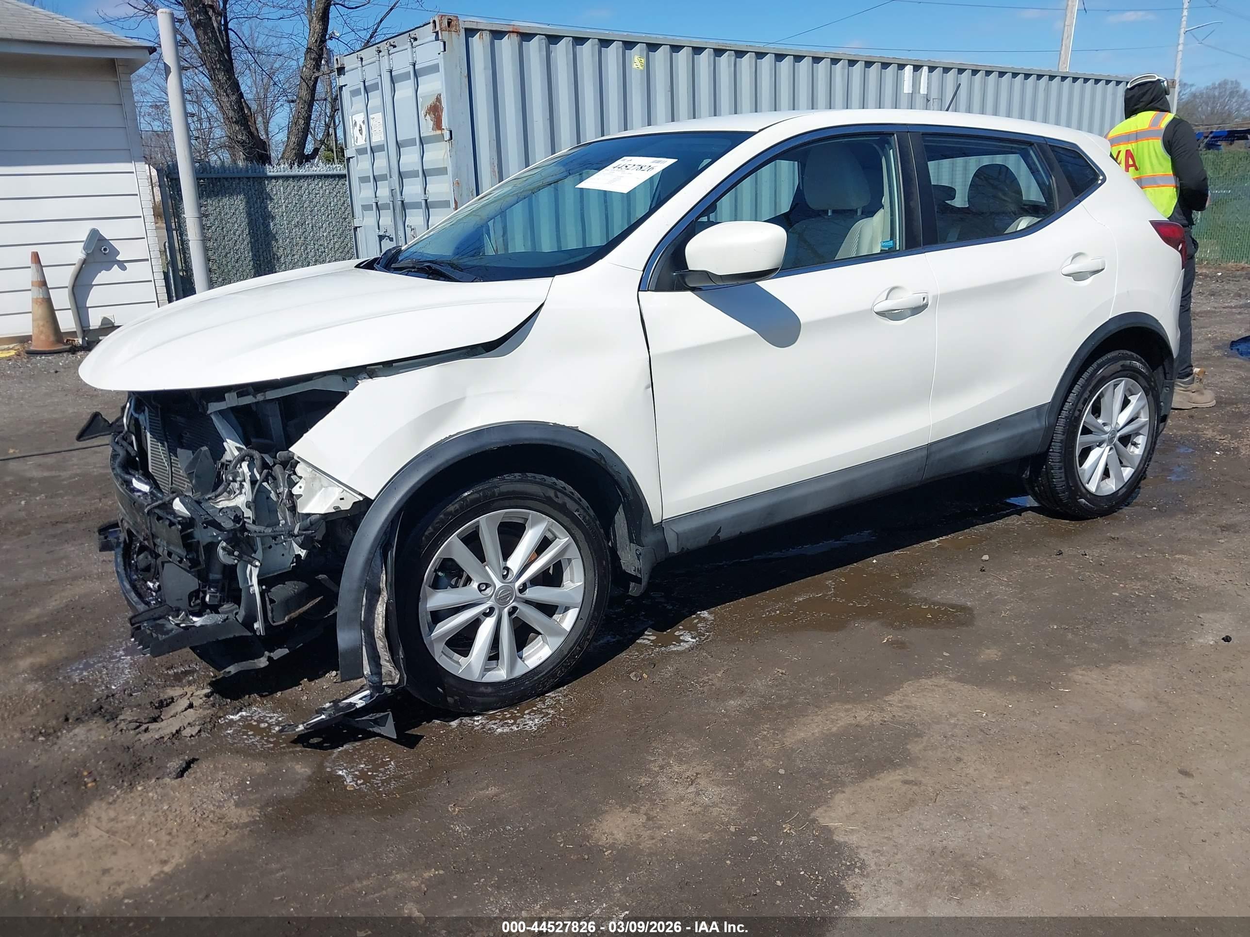 NISSAN ROGUE image 2