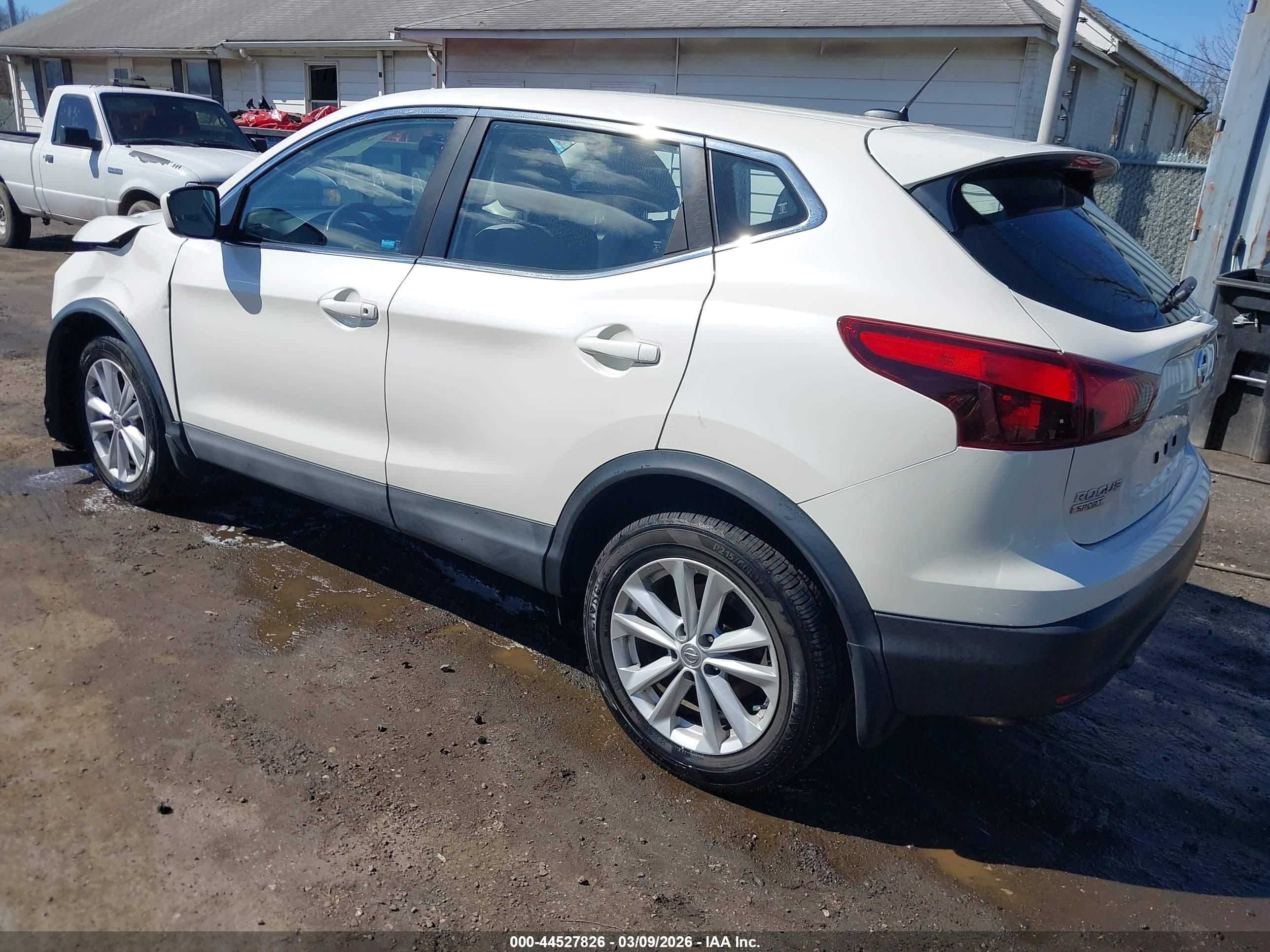 NISSAN ROGUE image 3