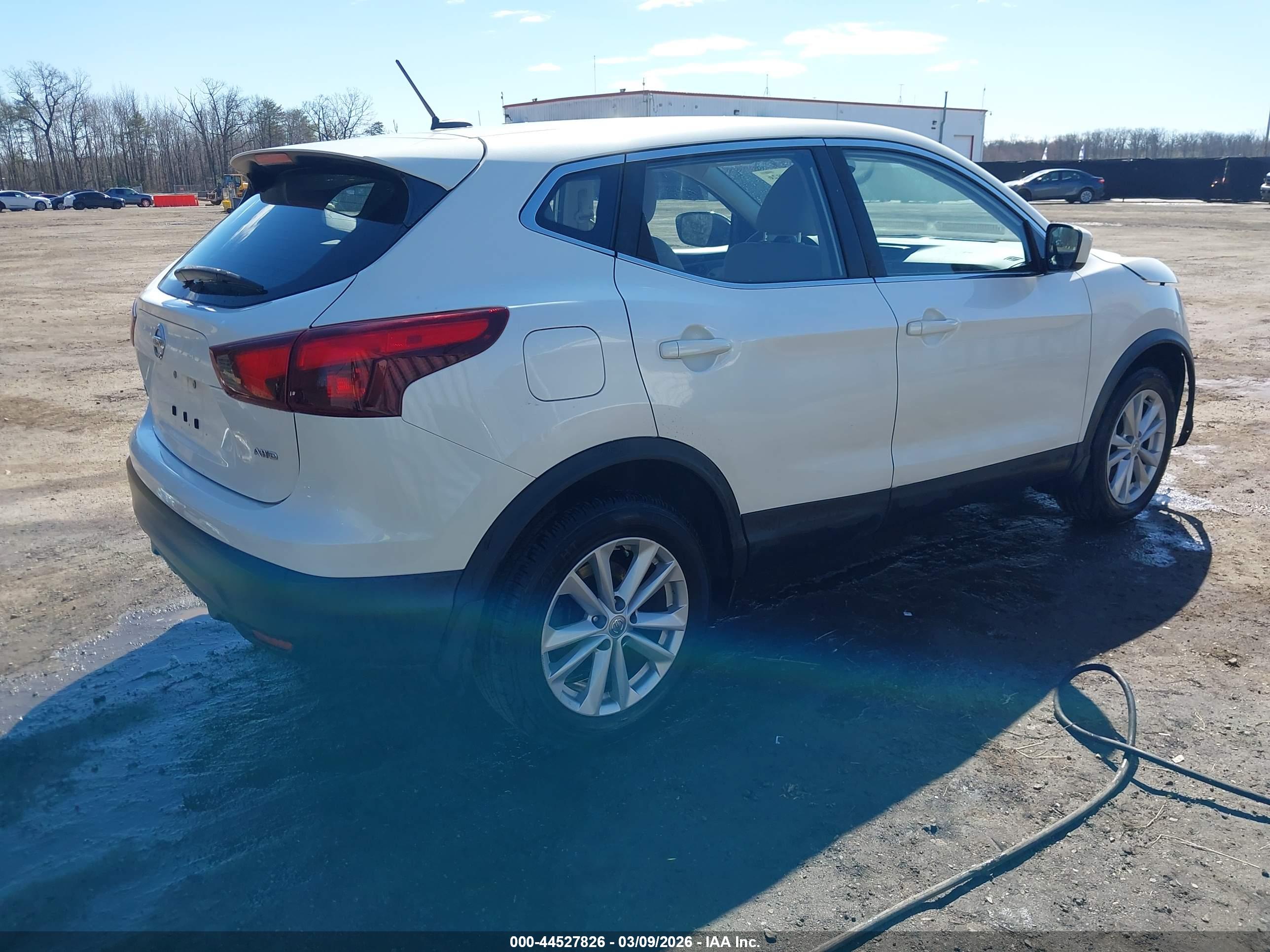 NISSAN ROGUE image 4