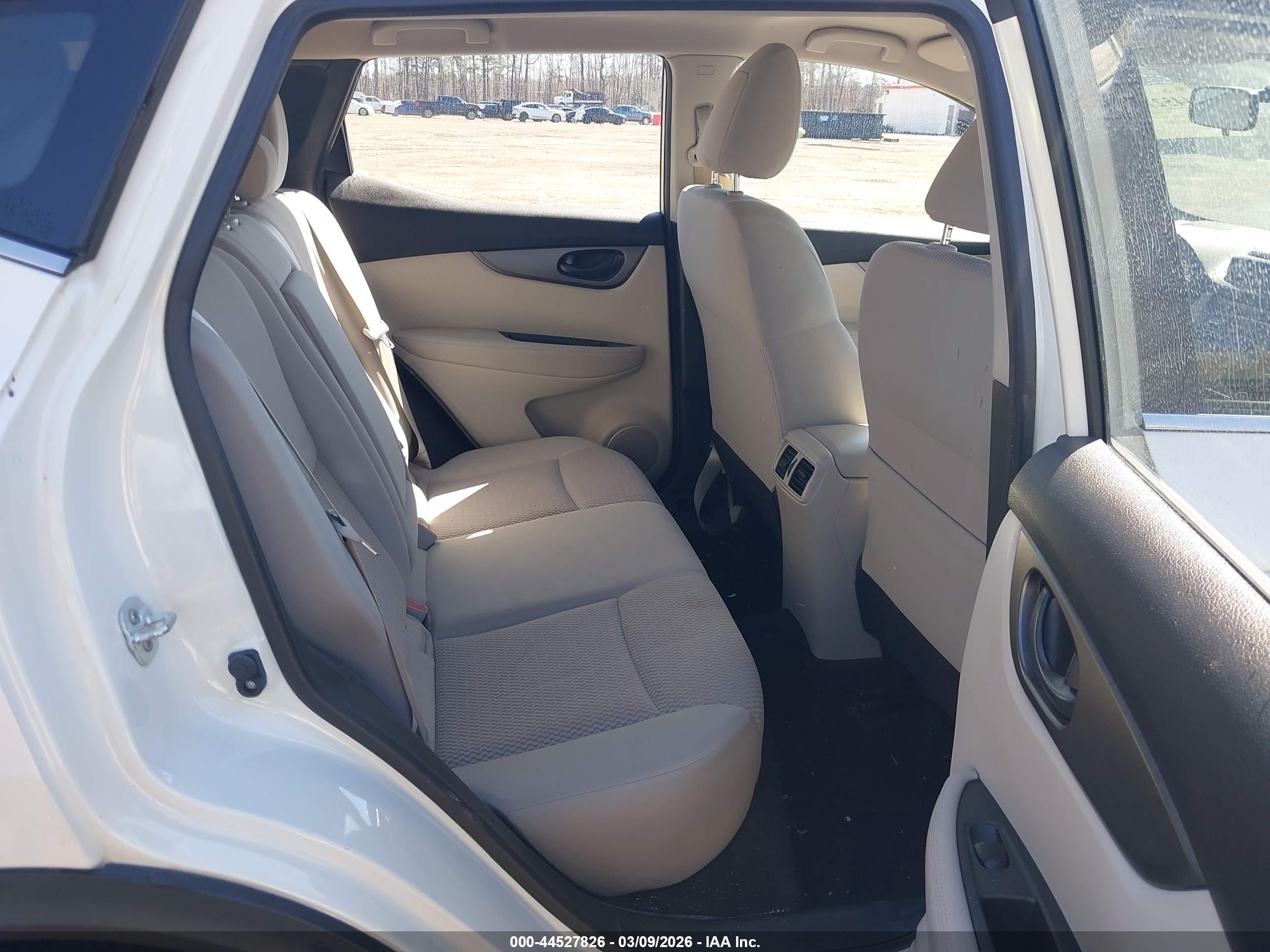 NISSAN ROGUE image 8
