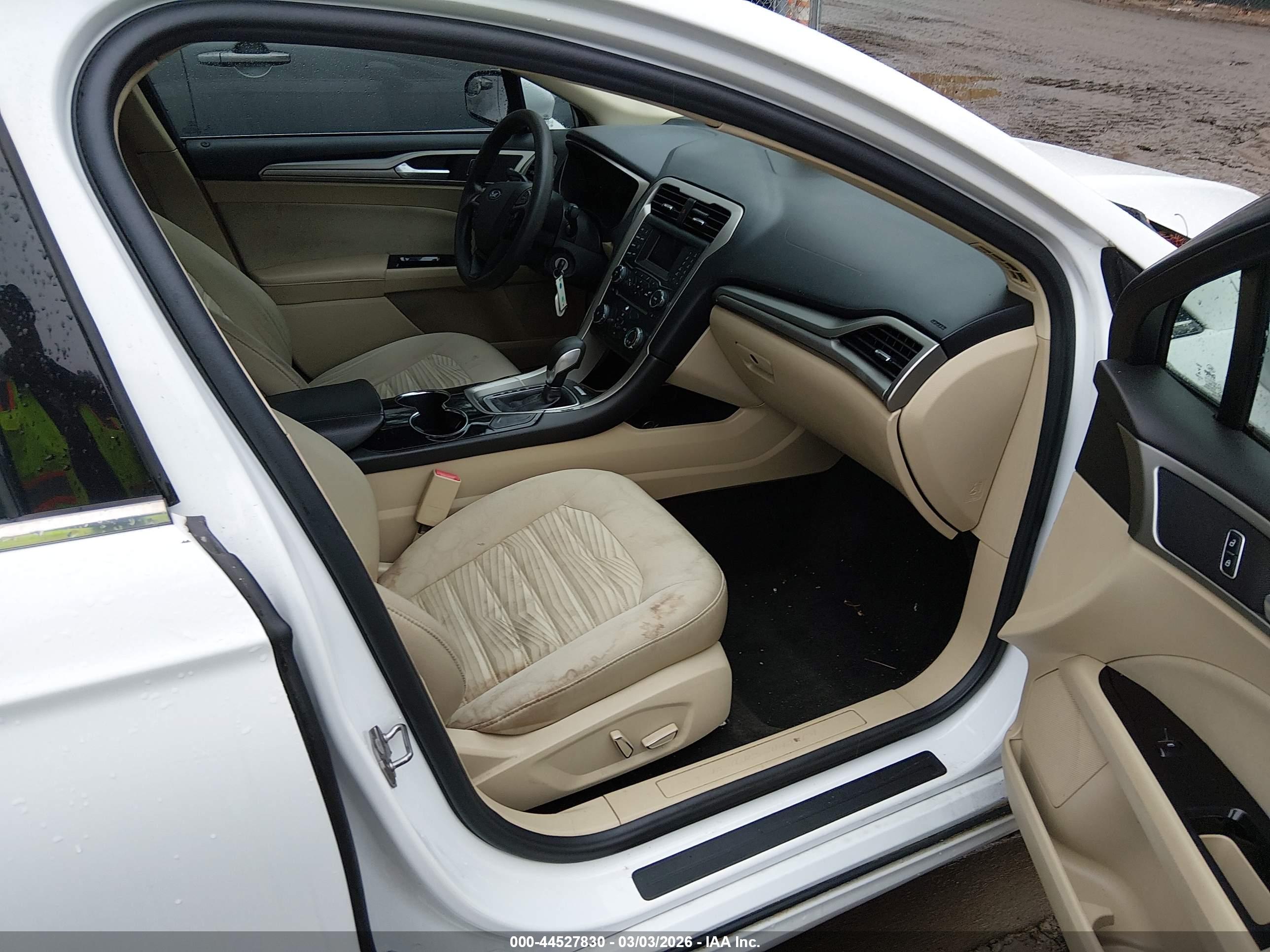 FORD FUSION image 5