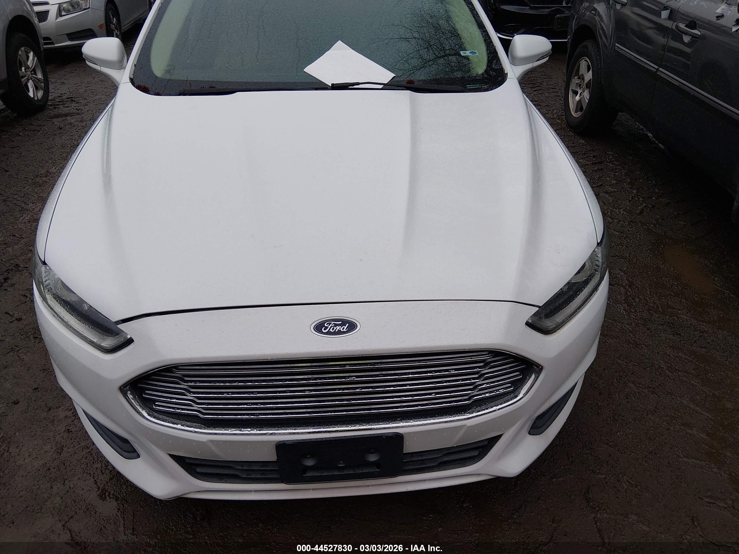 FORD FUSION image 6
