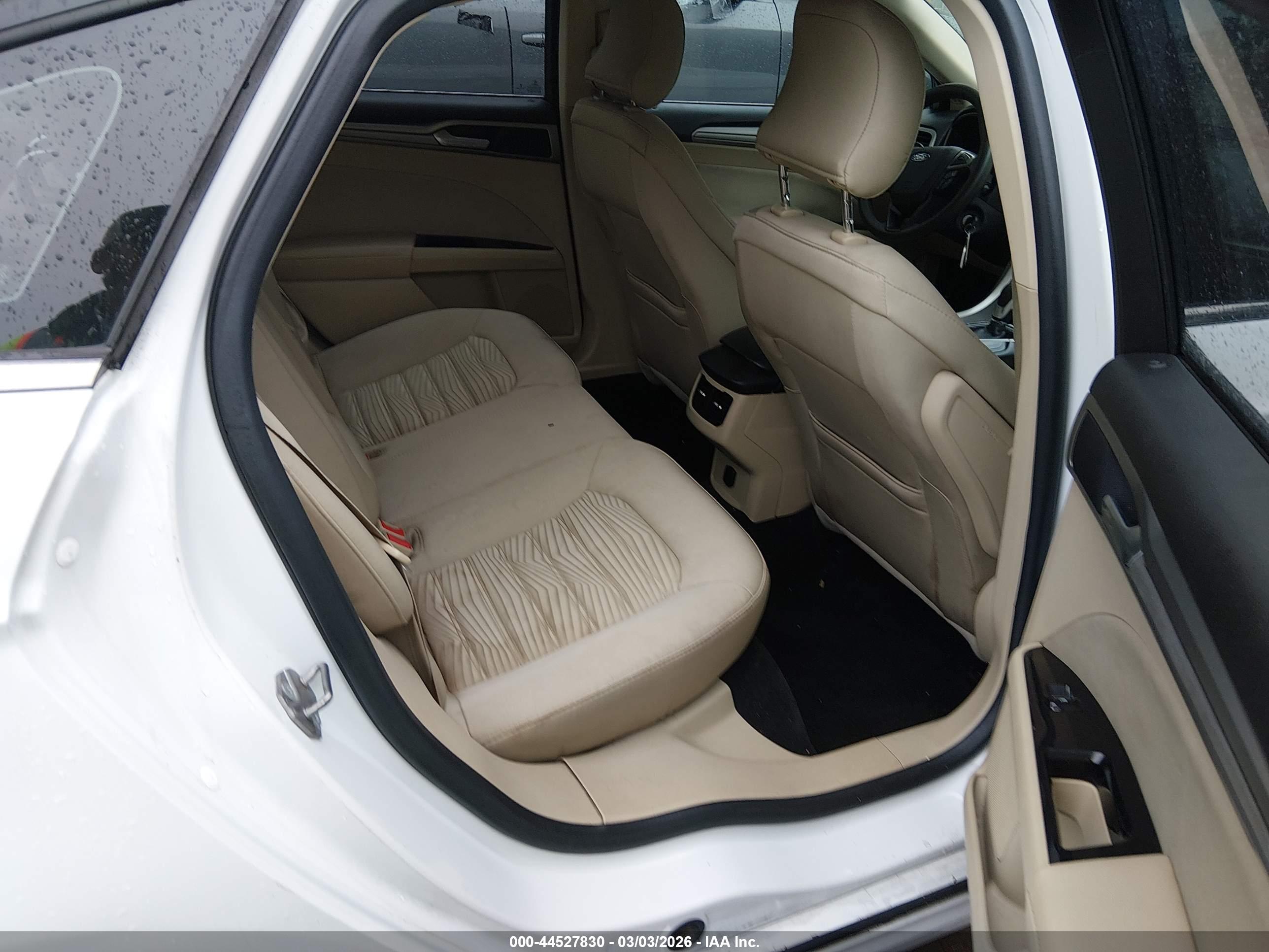 FORD FUSION image 8
