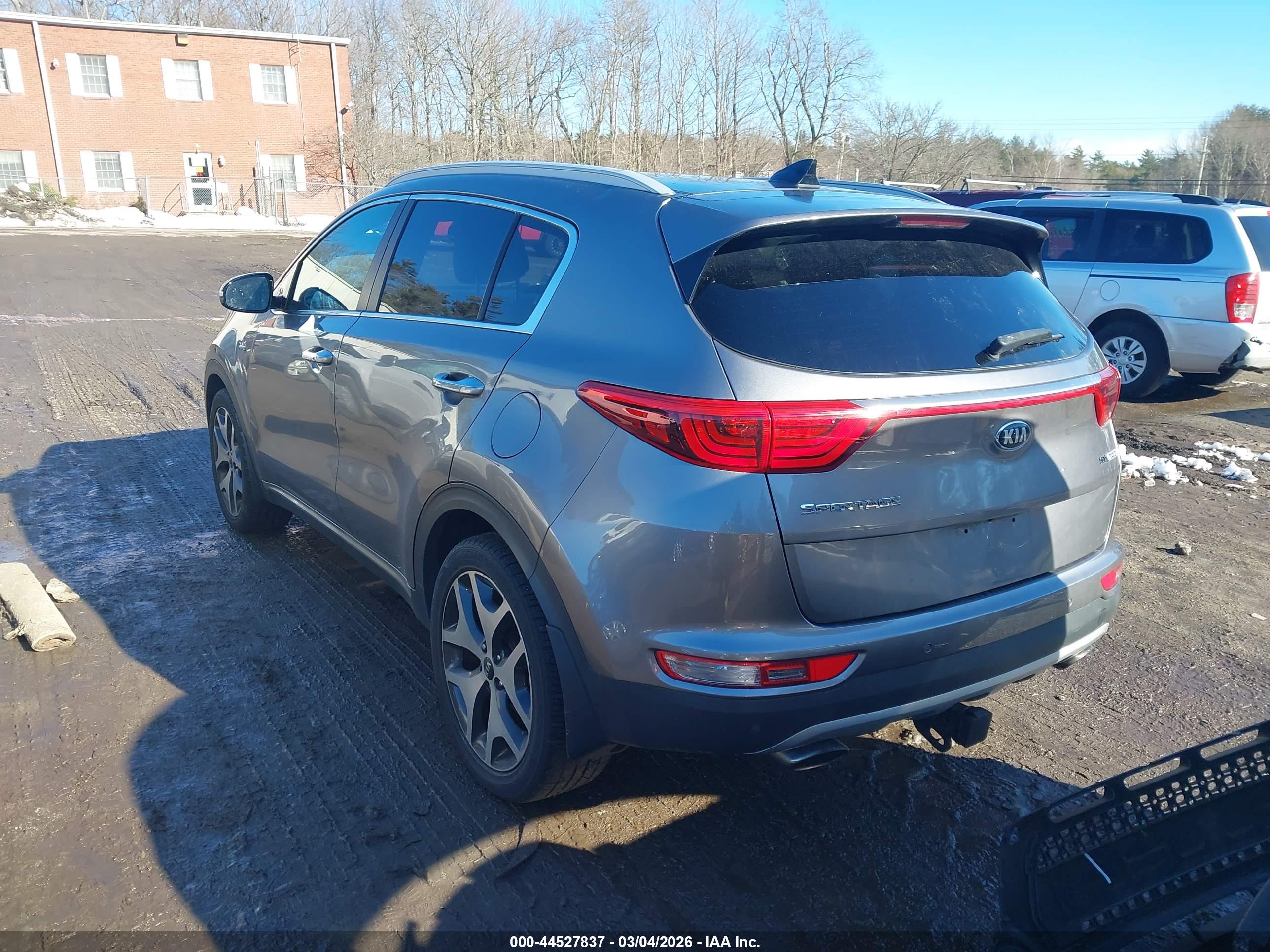 KIA SPORTAGE image 3