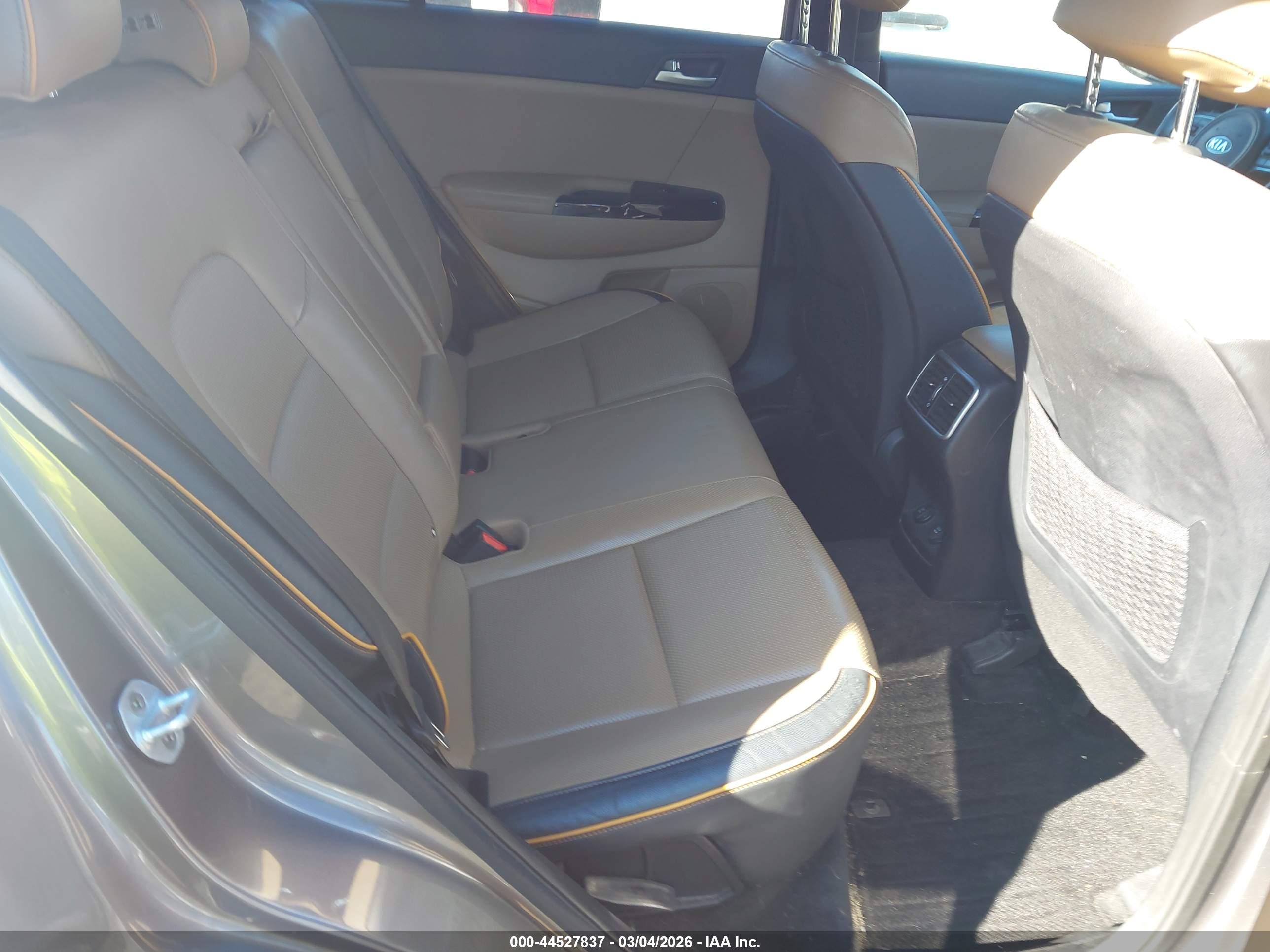 KIA SPORTAGE image 8