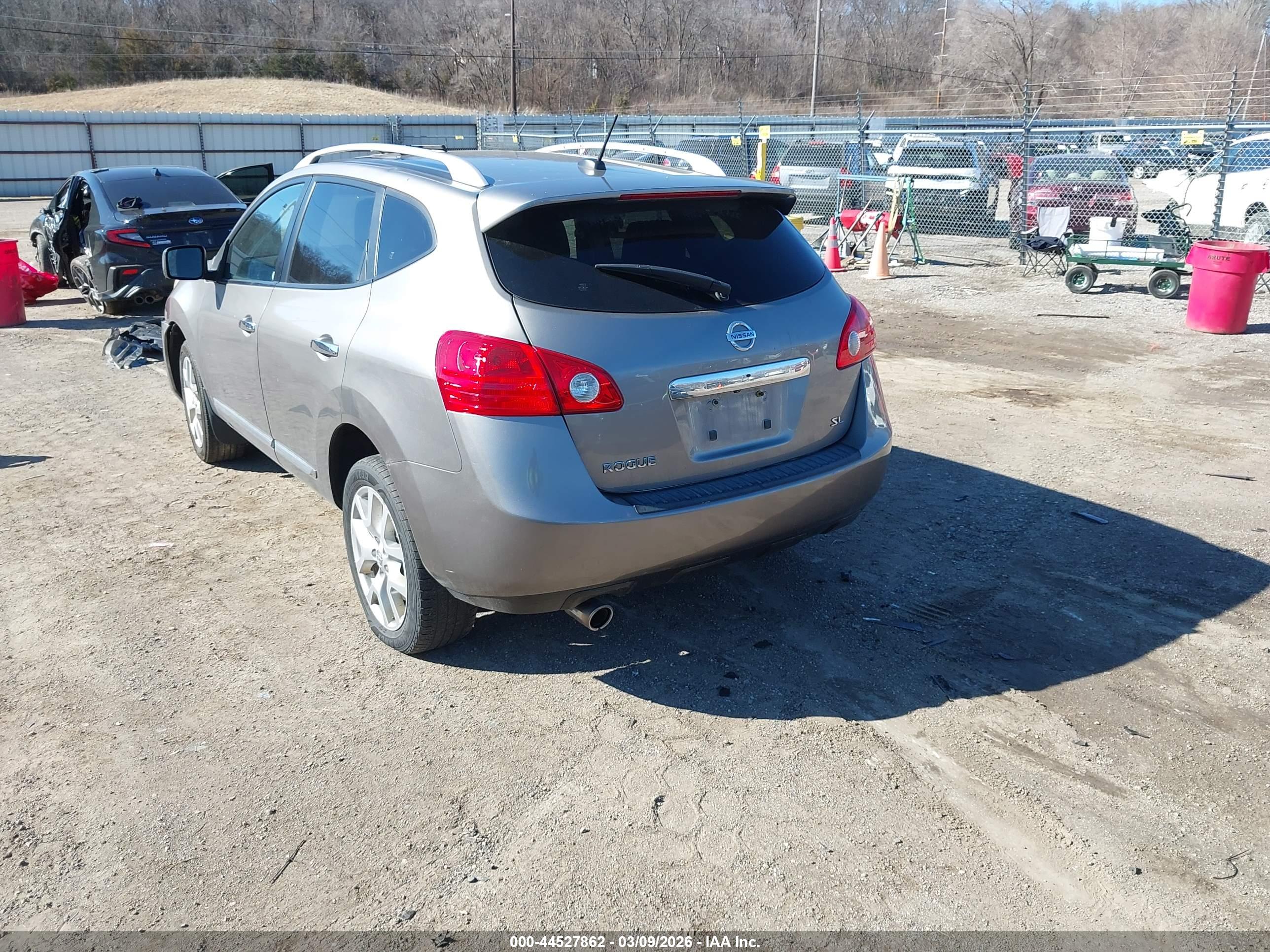 NISSAN ROGUE image 3