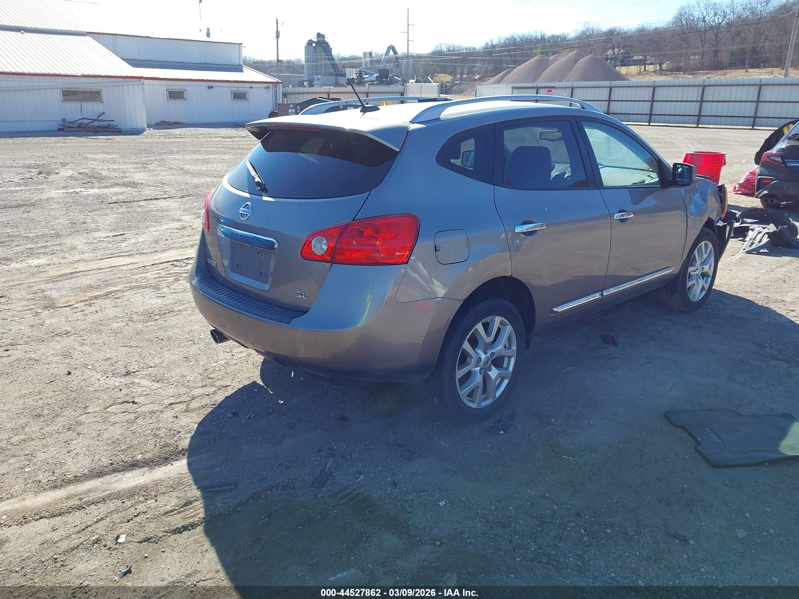 NISSAN ROGUE image 4