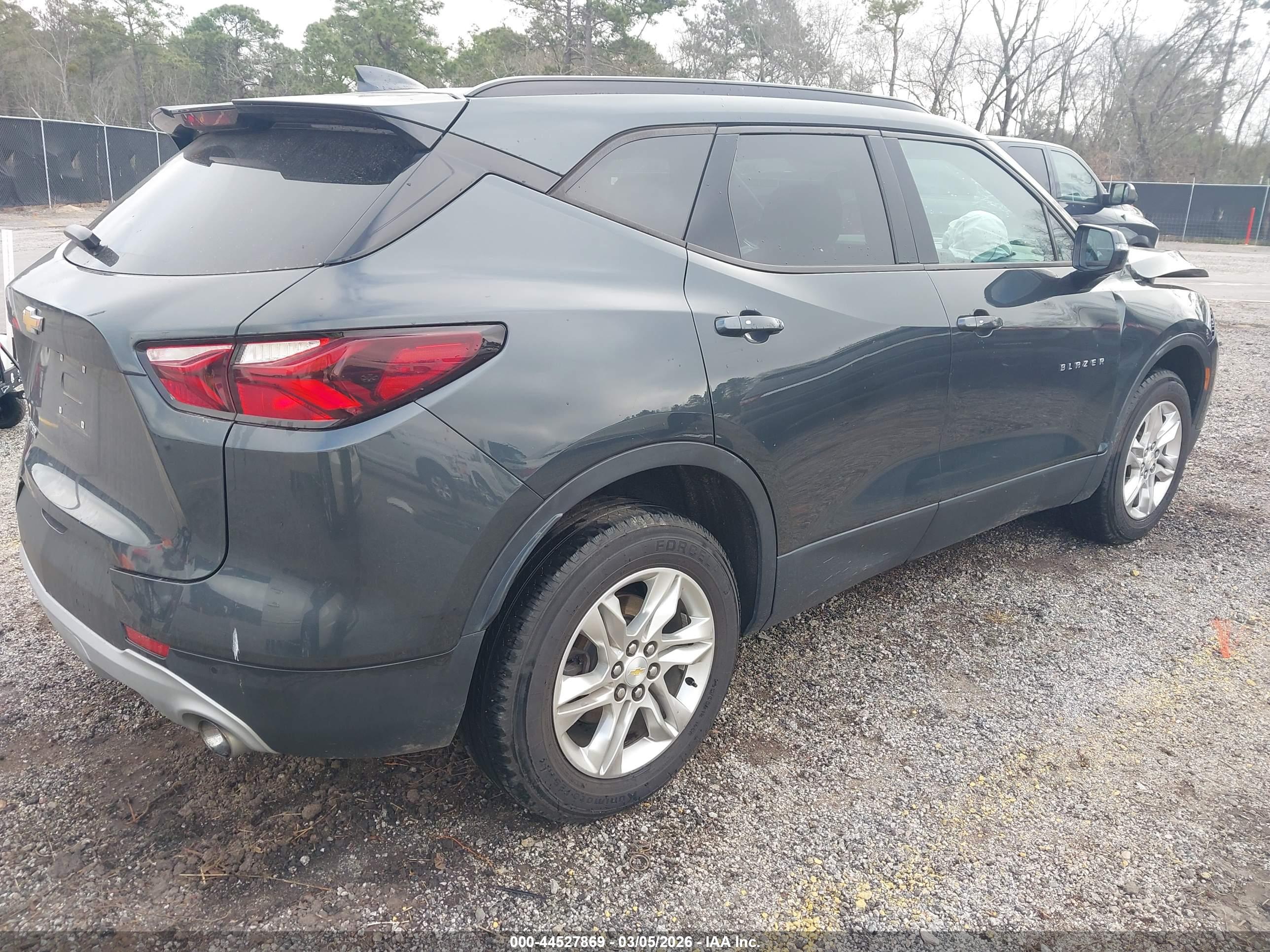 CHEVROLET BLAZER image 4
