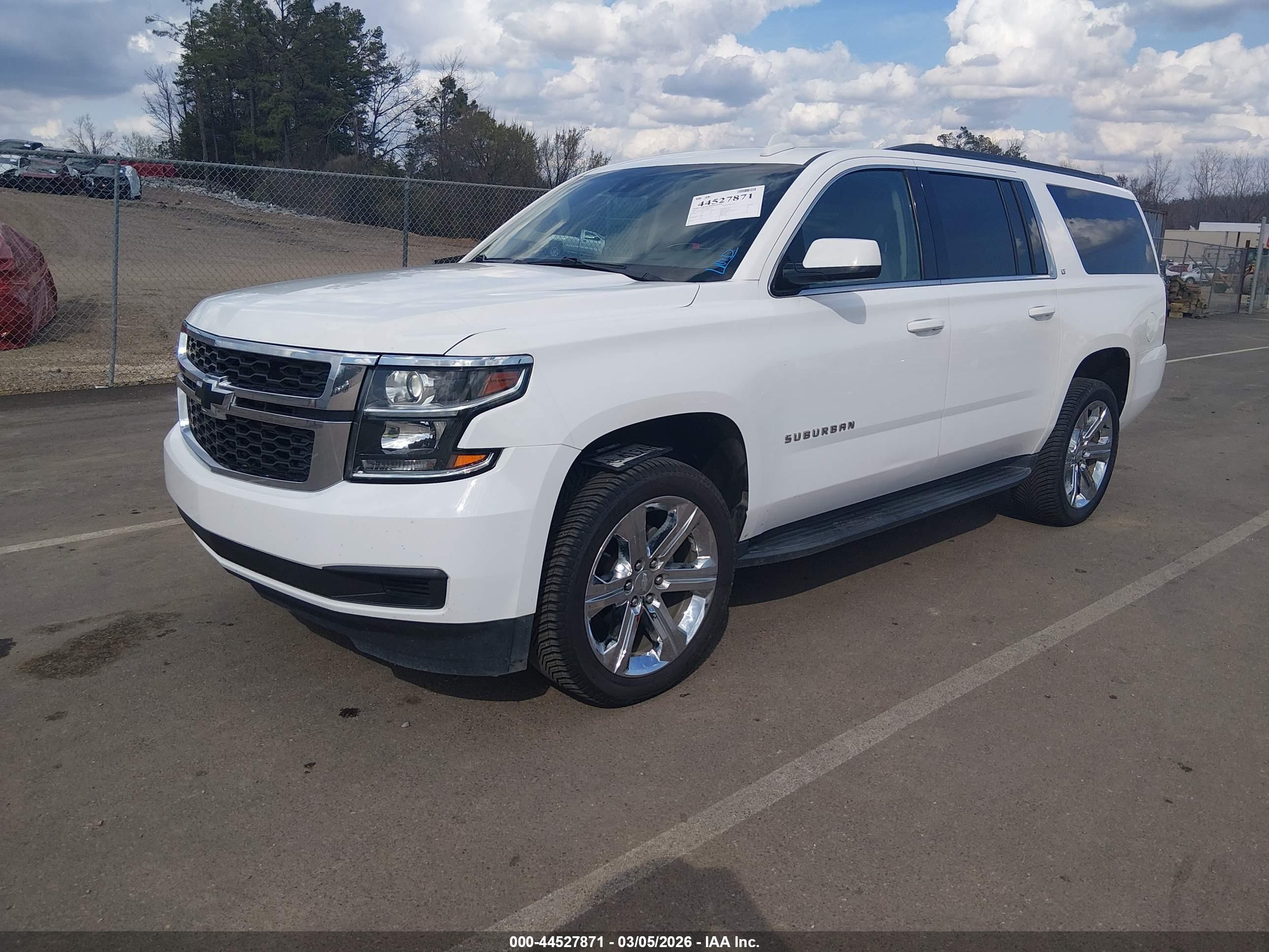 CHEVROLET SUBURBAN image 2