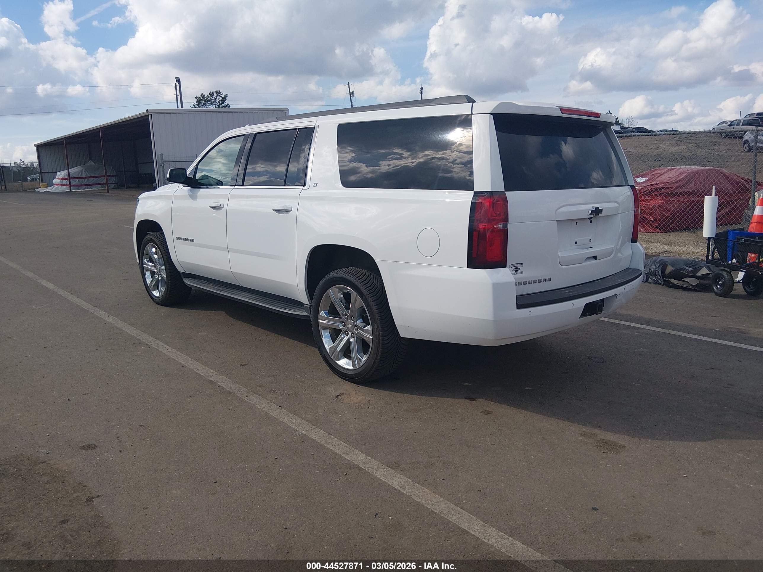 CHEVROLET SUBURBAN image 3