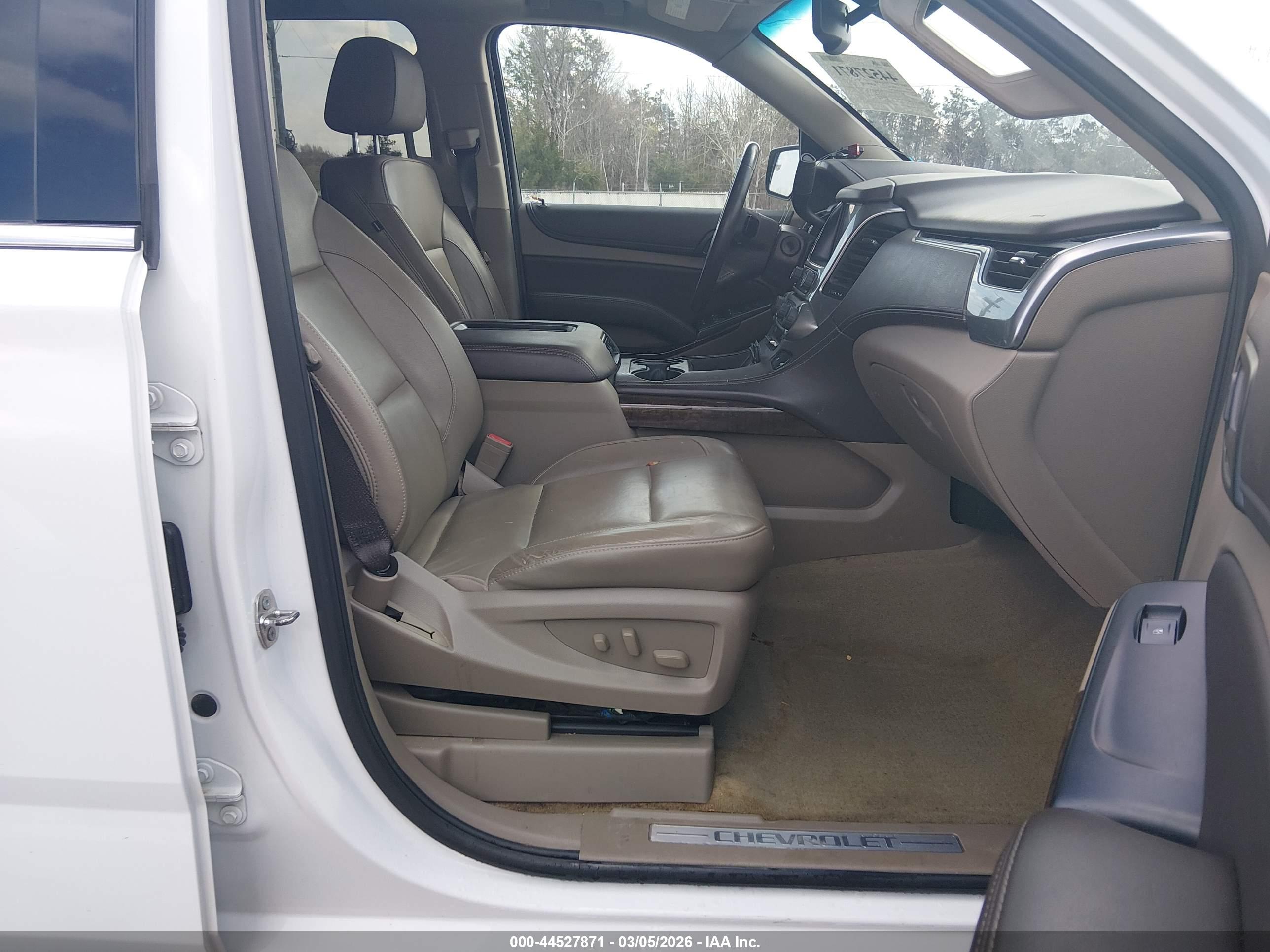 CHEVROLET SUBURBAN image 5