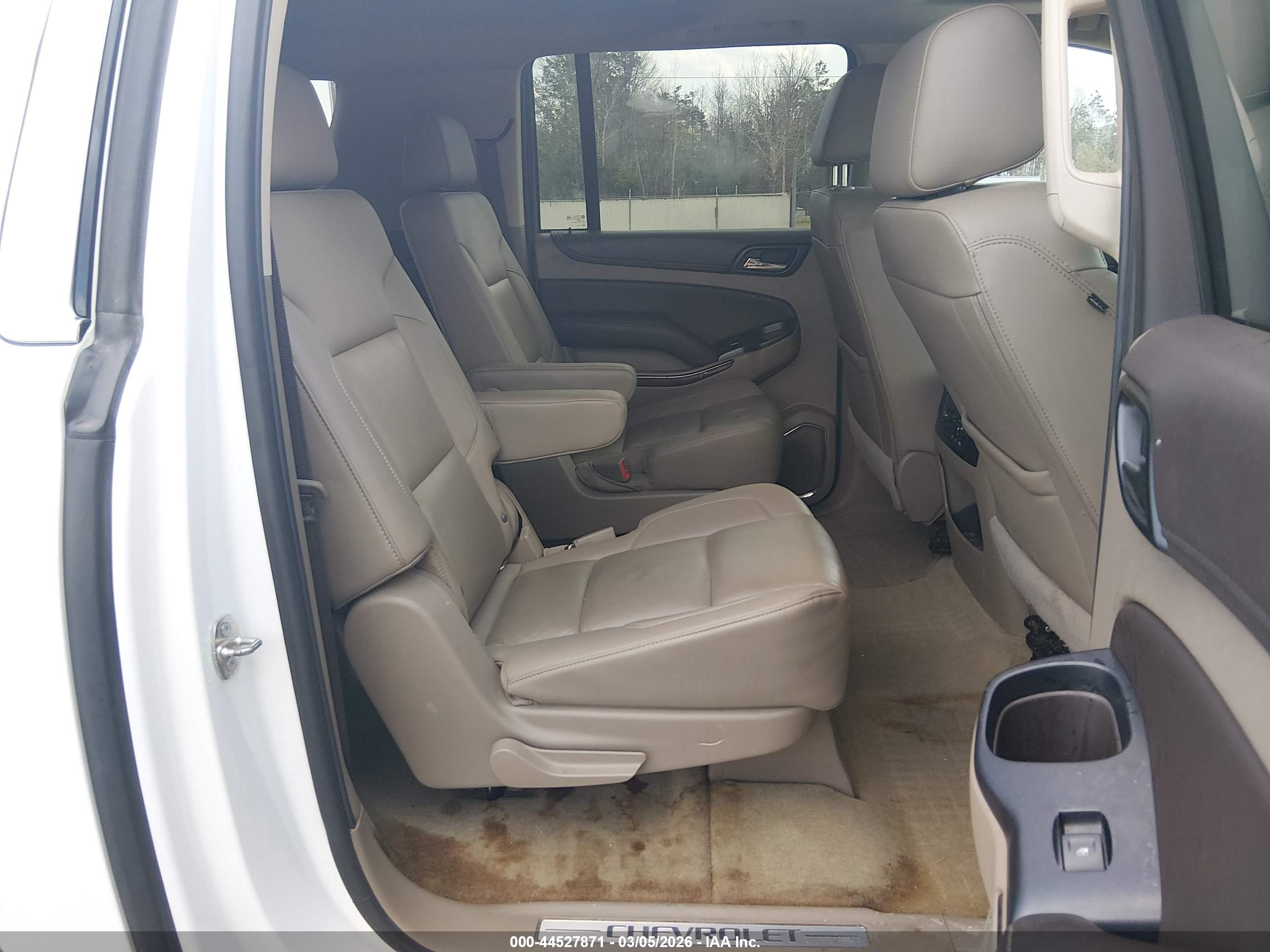 CHEVROLET SUBURBAN image 8