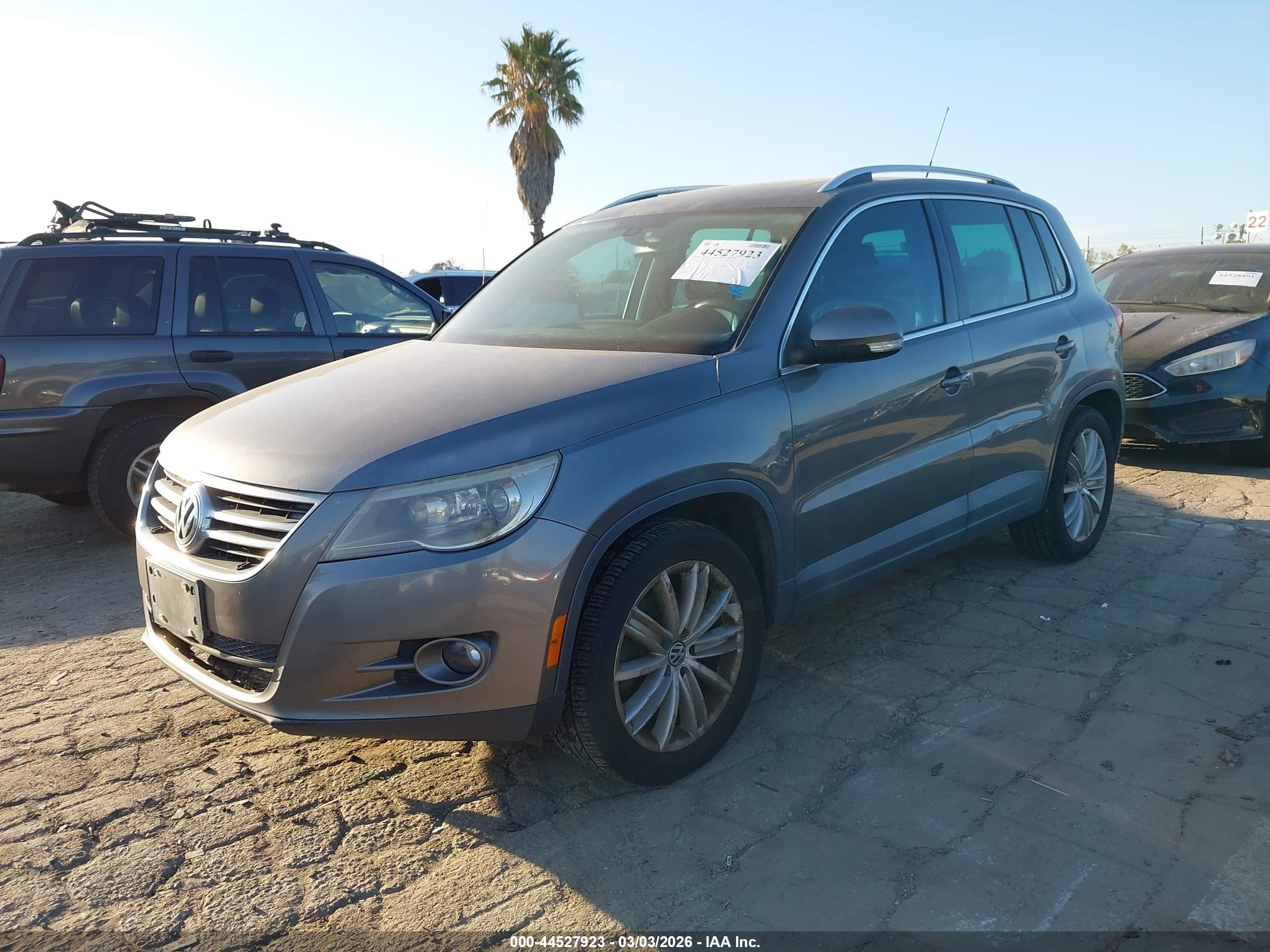 VOLKSWAGEN TIGUAN image 2