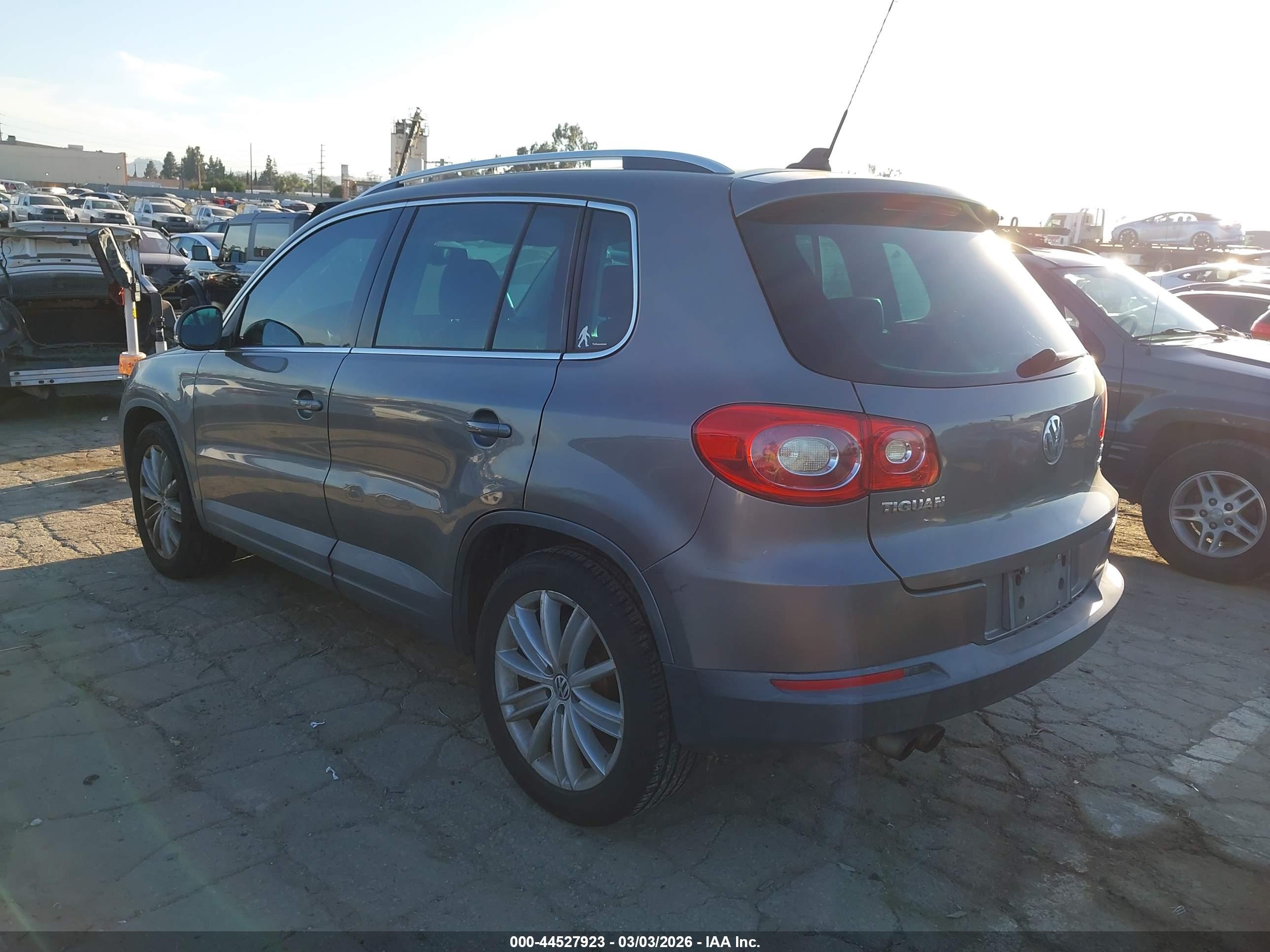 VOLKSWAGEN TIGUAN image 3