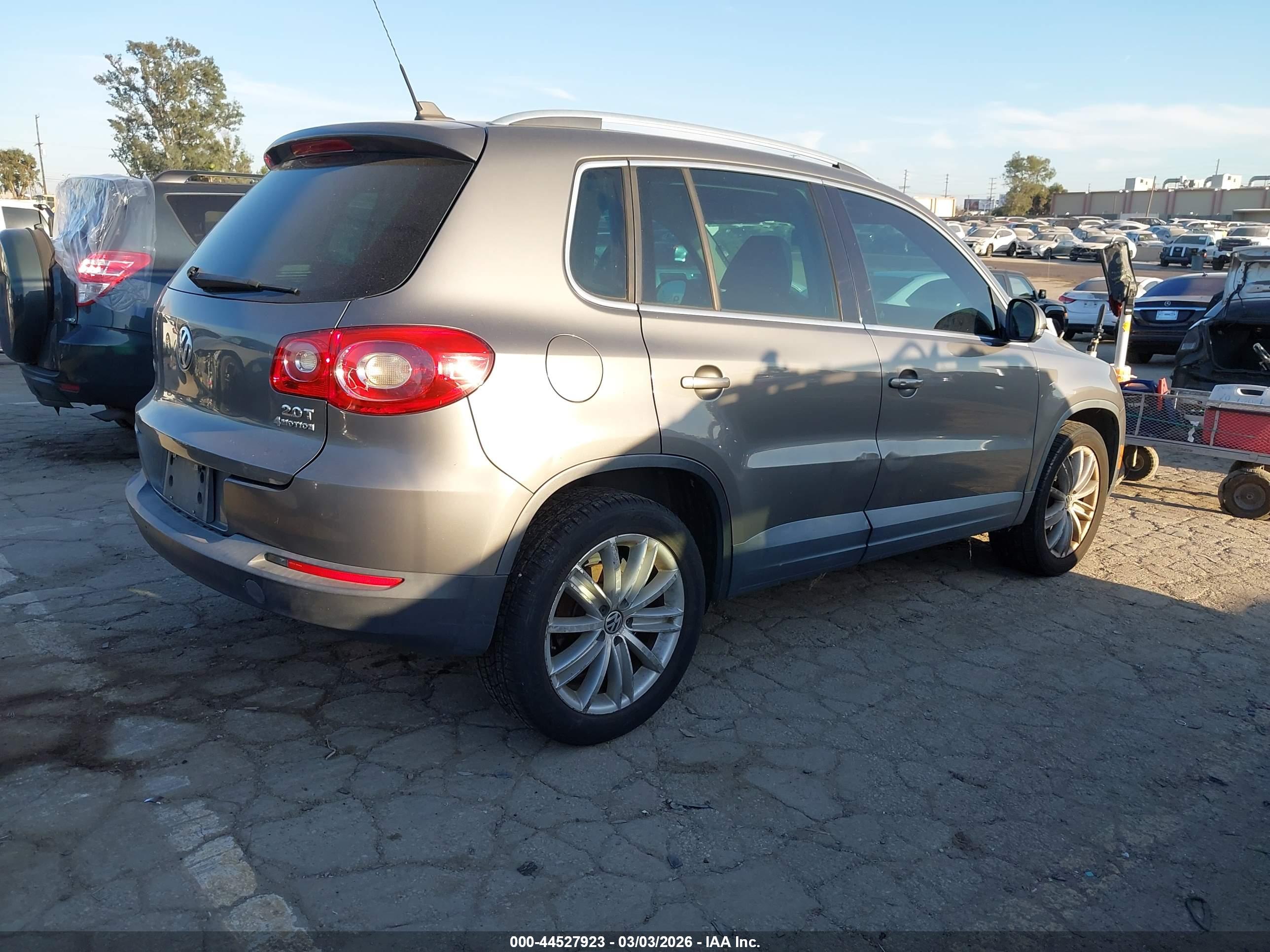 VOLKSWAGEN TIGUAN image 4