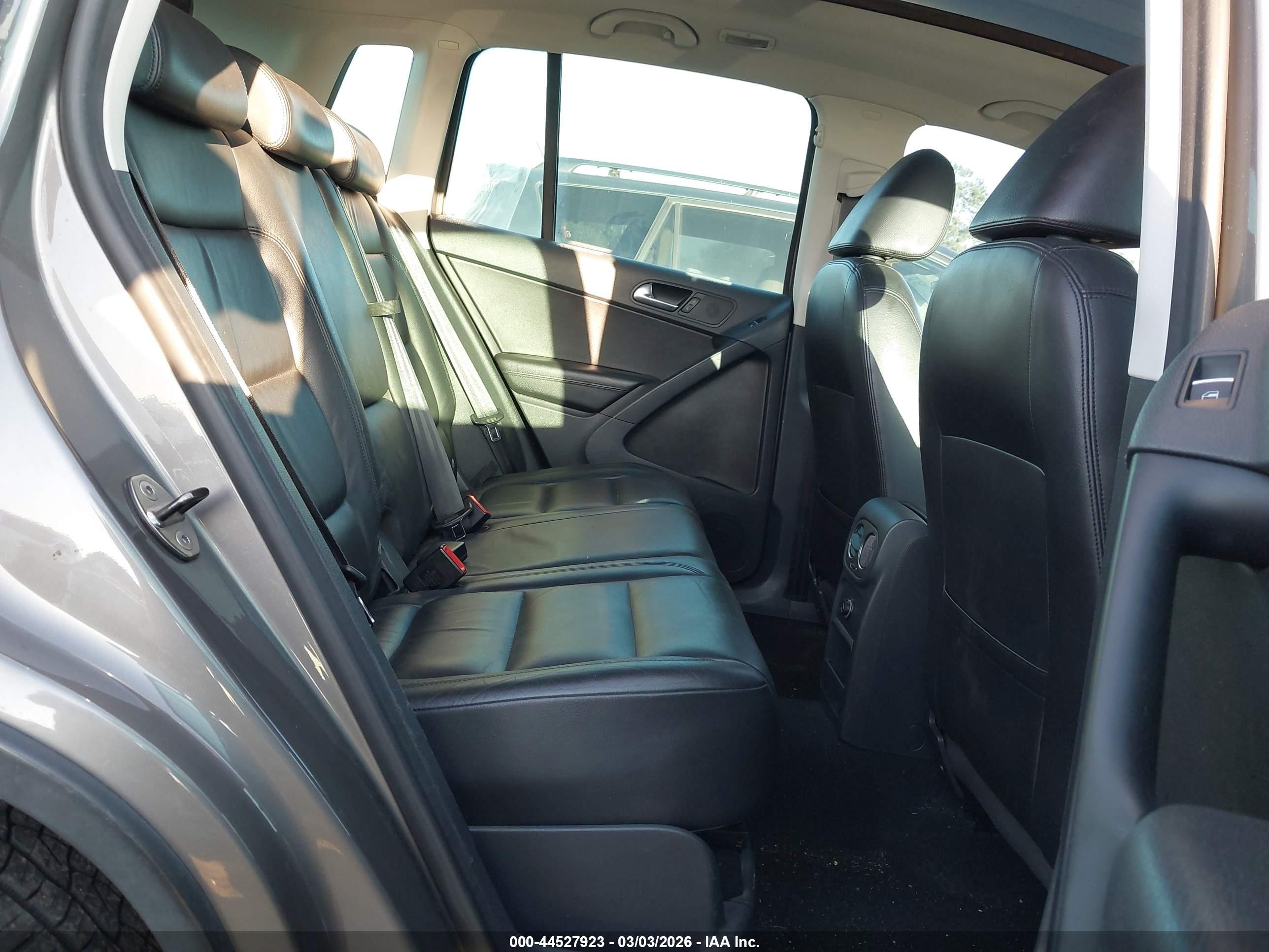 VOLKSWAGEN TIGUAN image 8