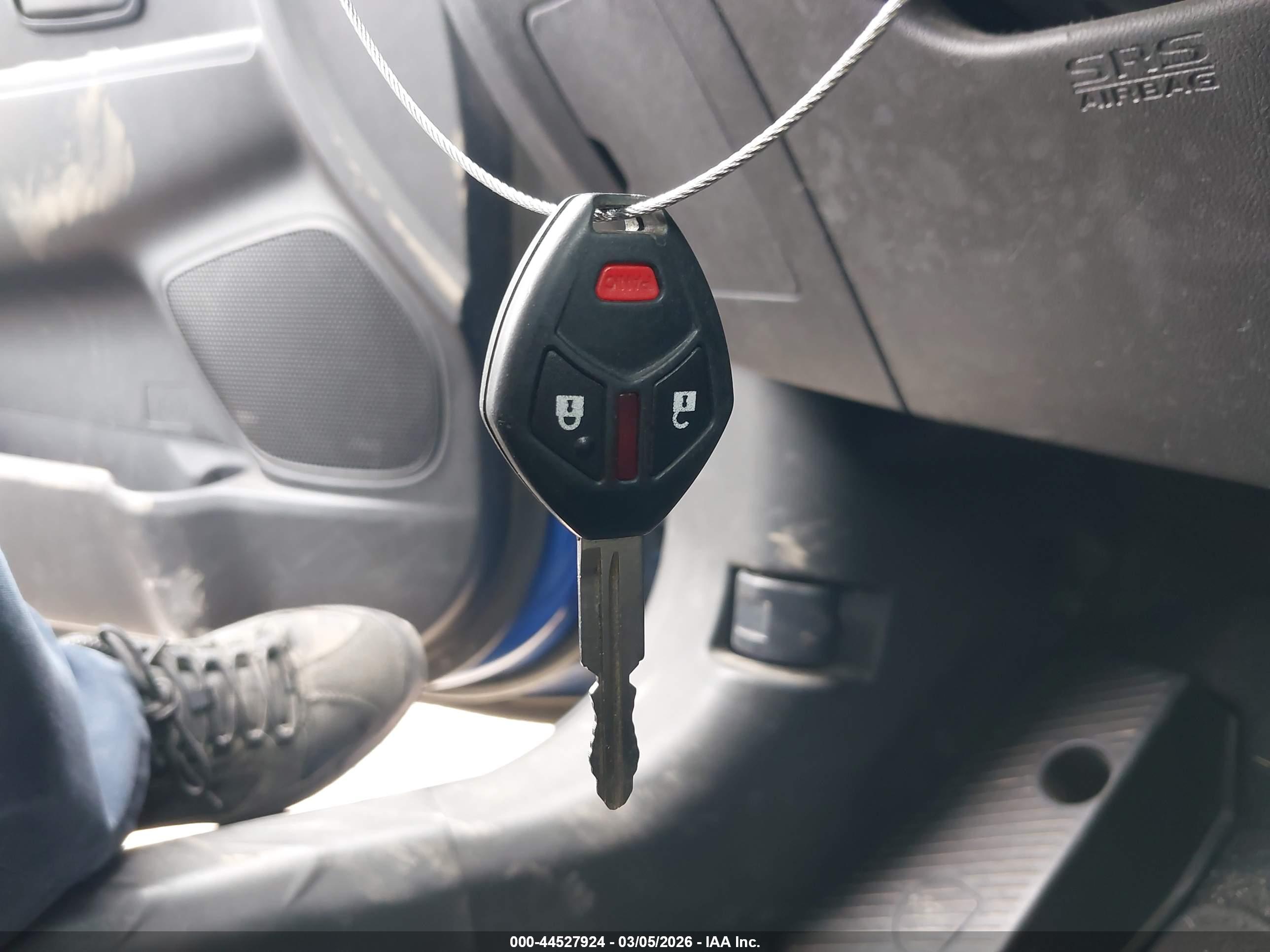 MITSUBISHI OUTLANDER image 11
