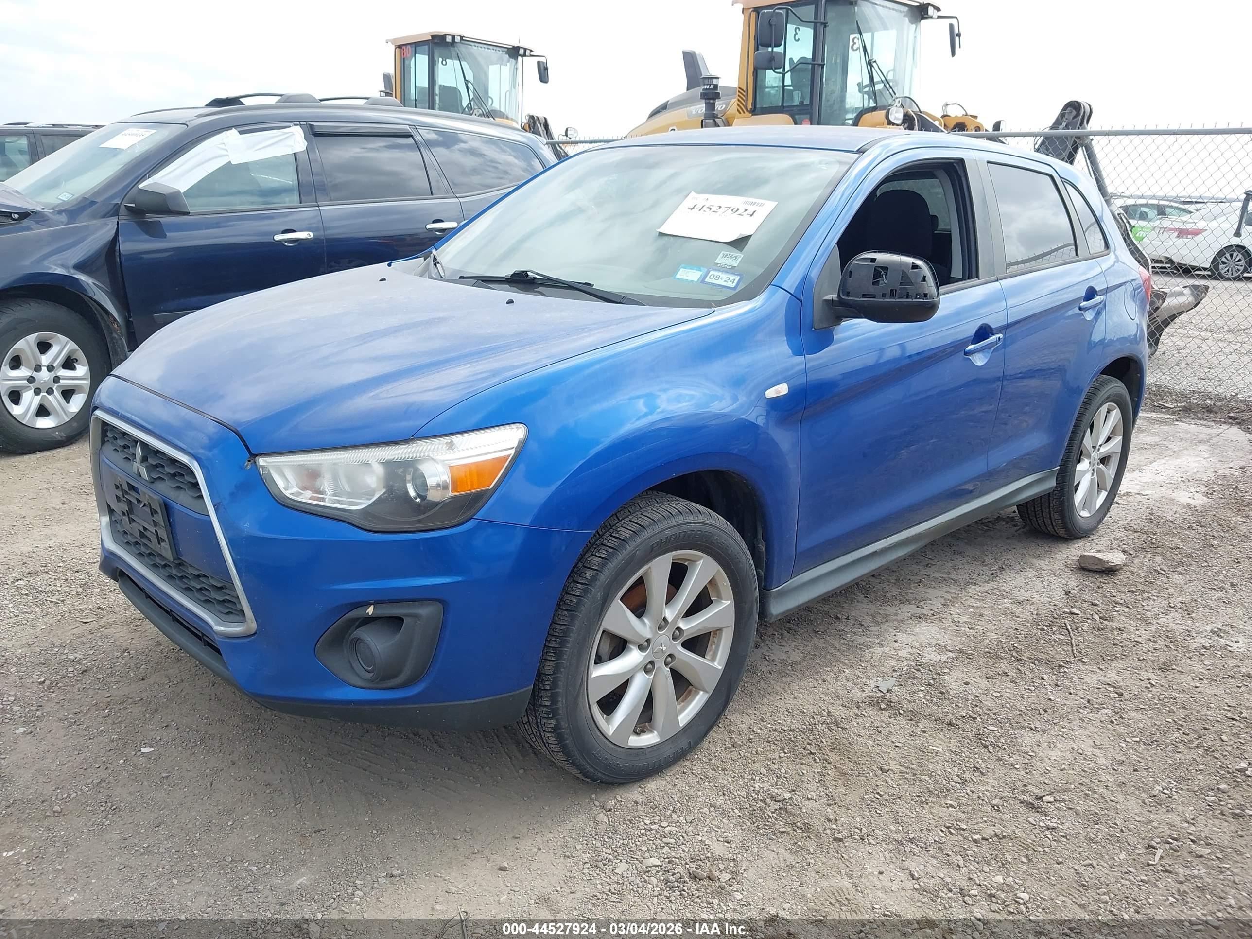MITSUBISHI OUTLANDER image 2