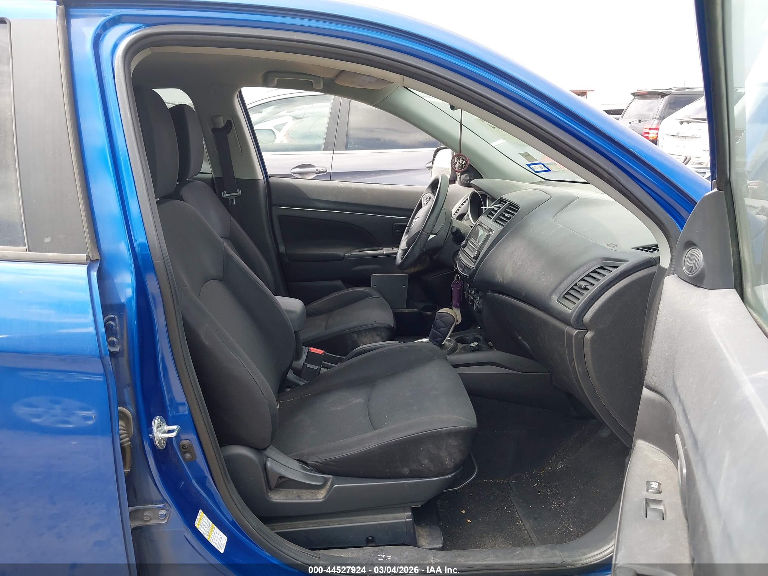 MITSUBISHI OUTLANDER image 5