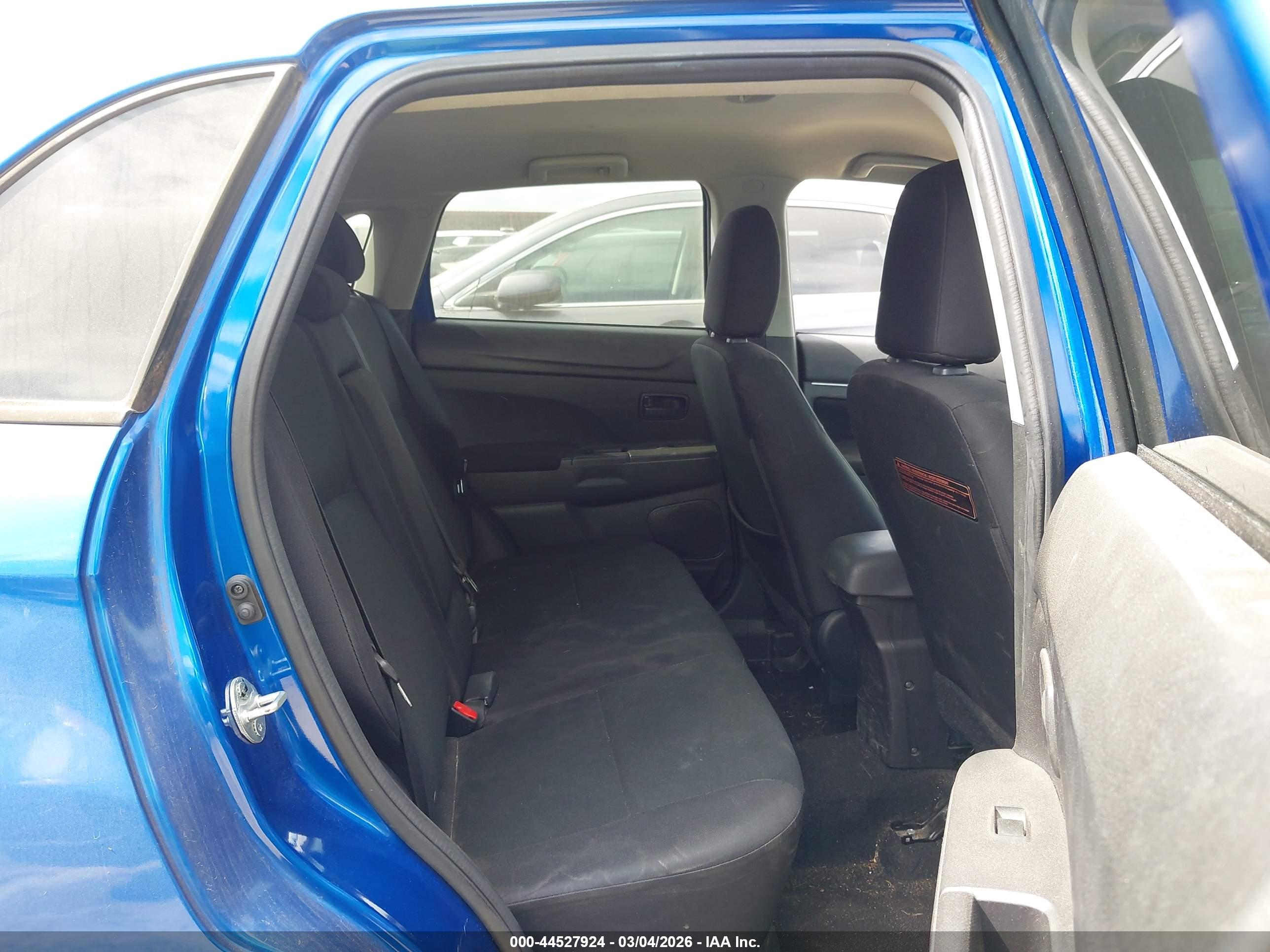 MITSUBISHI OUTLANDER image 8