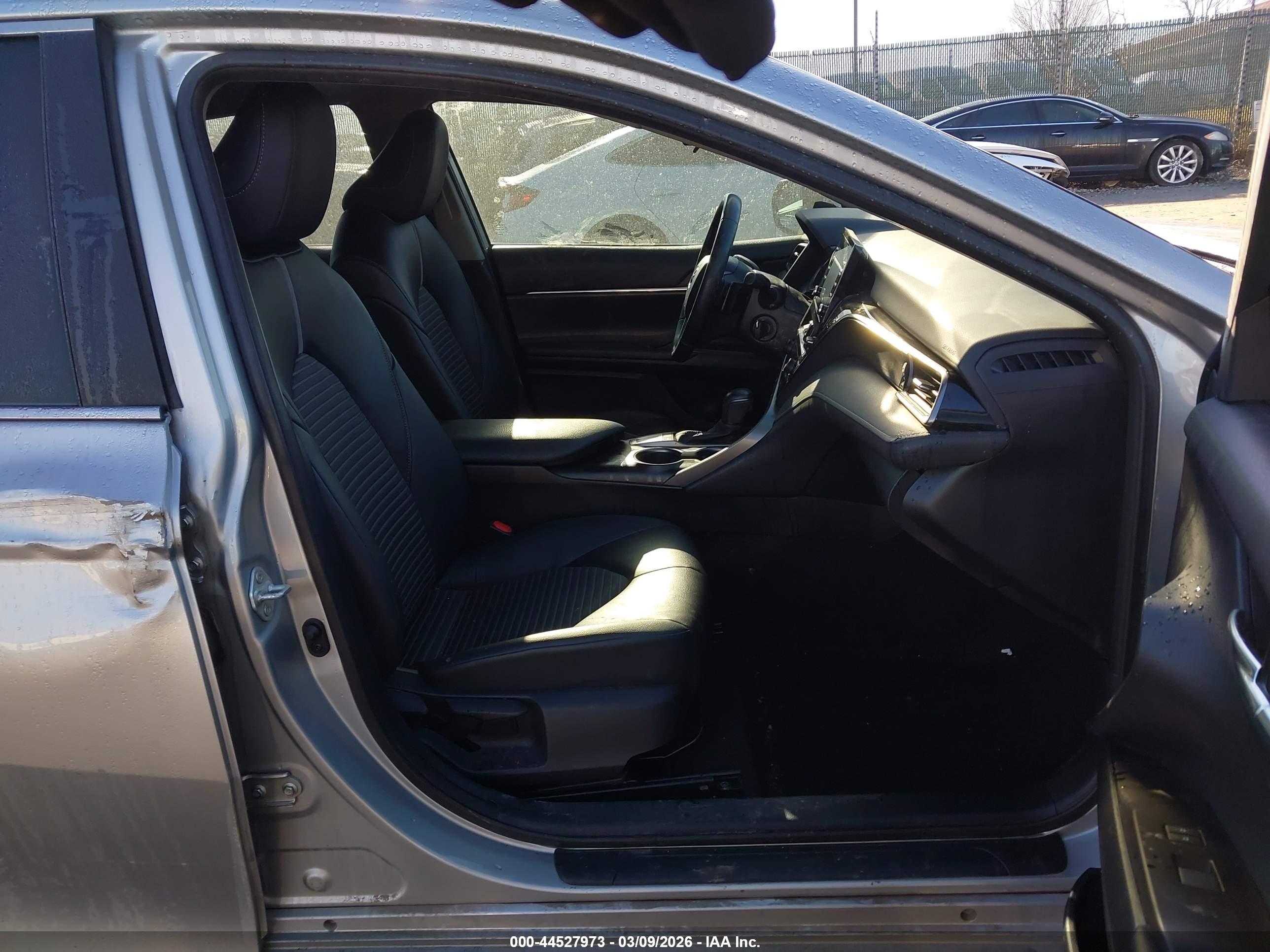 TOYOTA CAMRY image 5