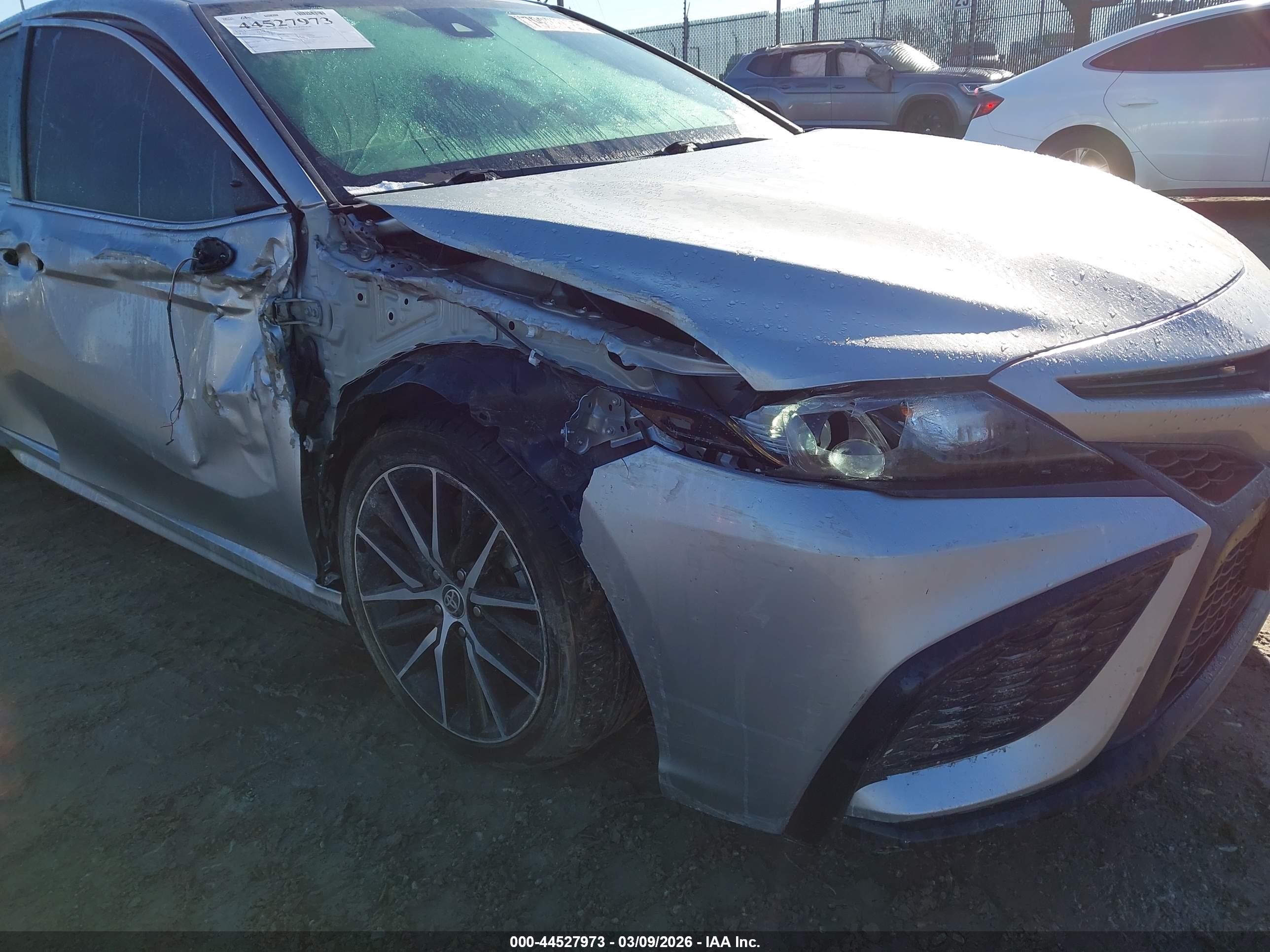 TOYOTA CAMRY image 6