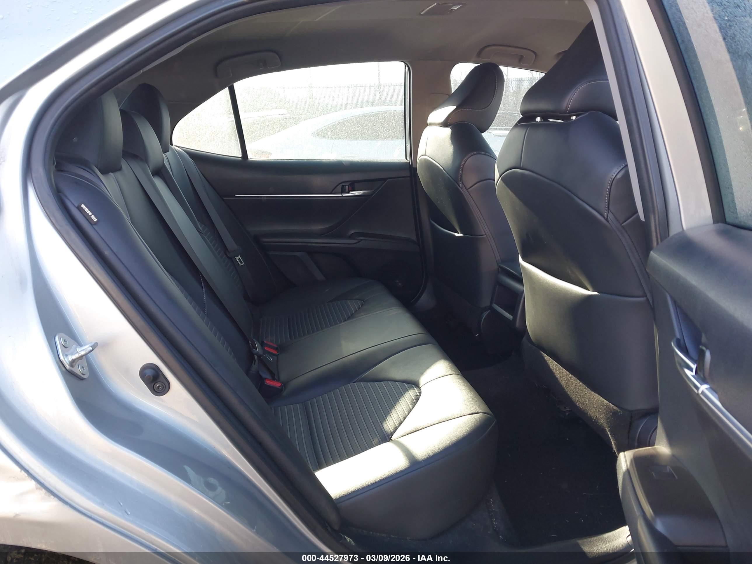 TOYOTA CAMRY image 8