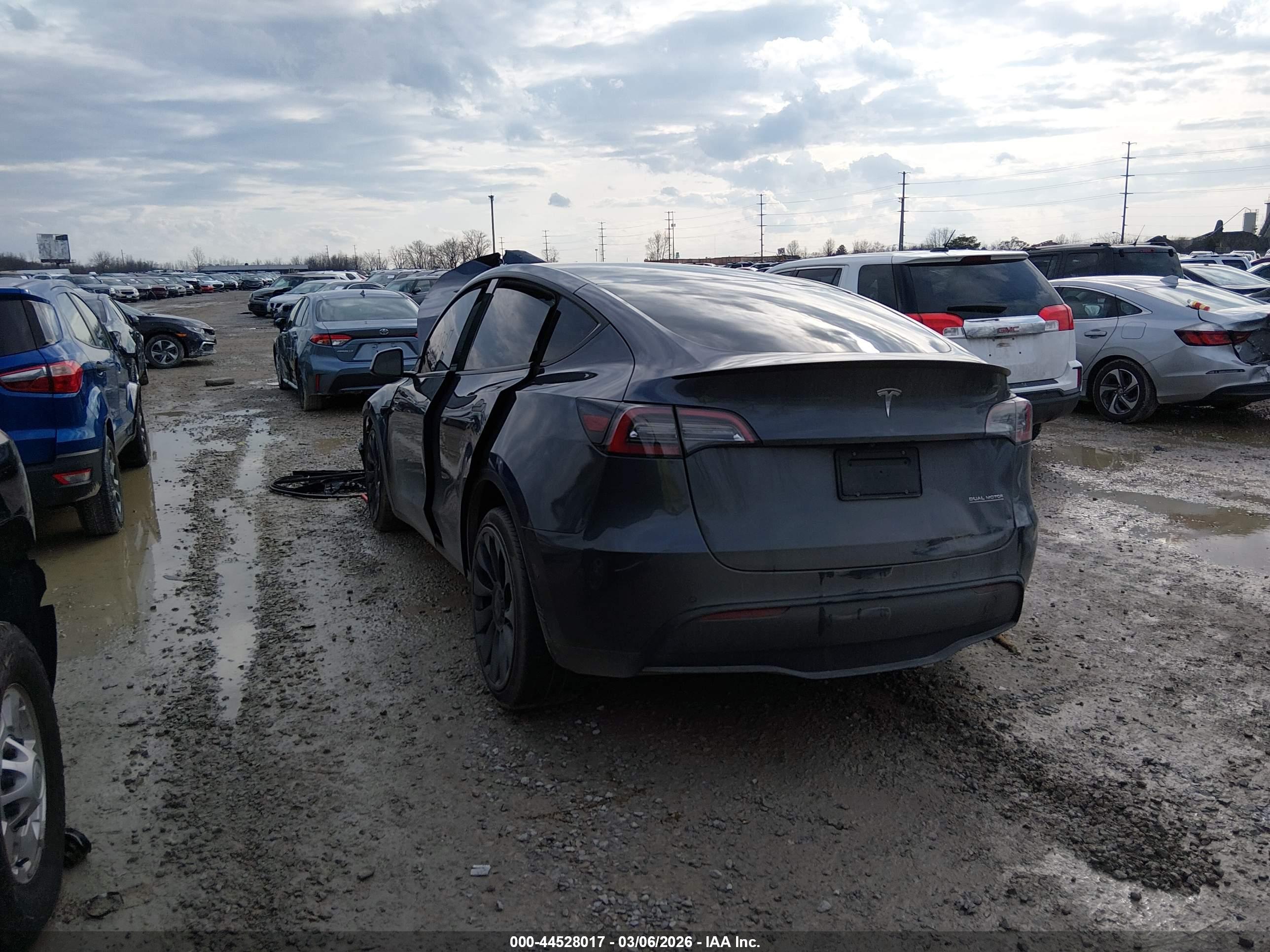 TESLA MODEL image 3