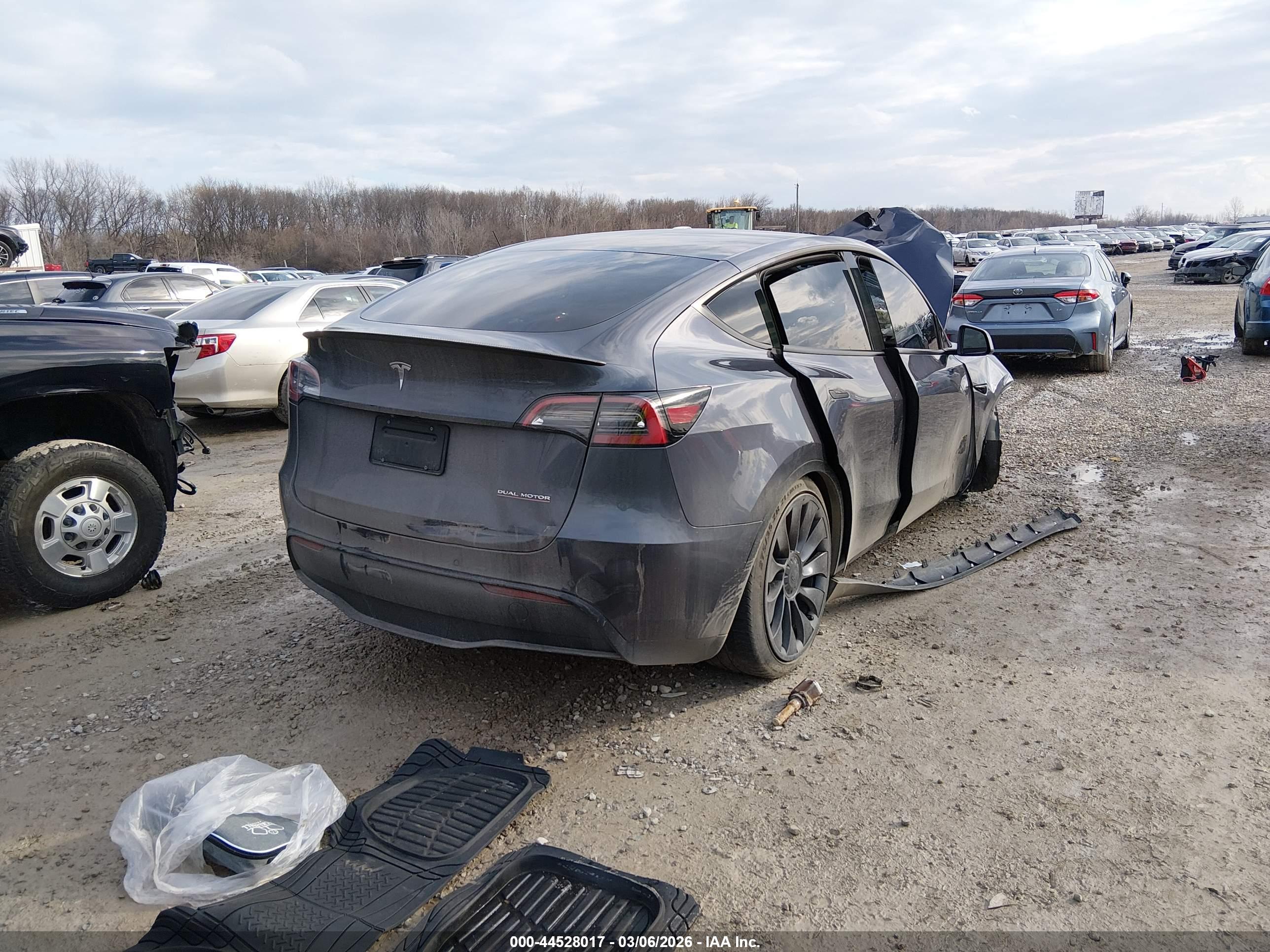 TESLA MODEL image 4