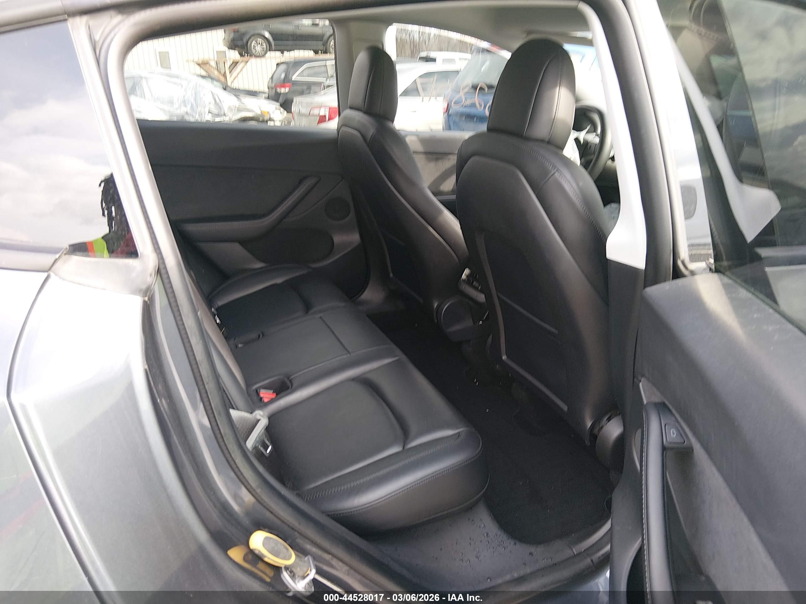 TESLA MODEL image 8