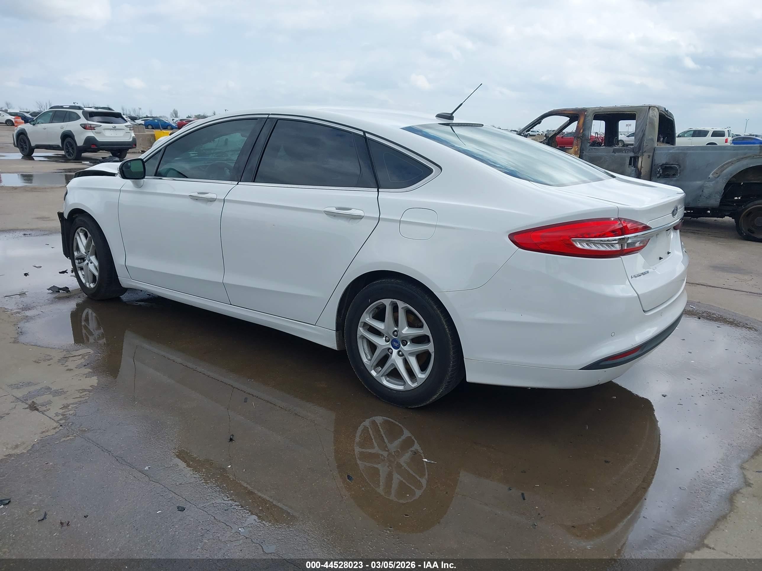 FORD FUSION image 3