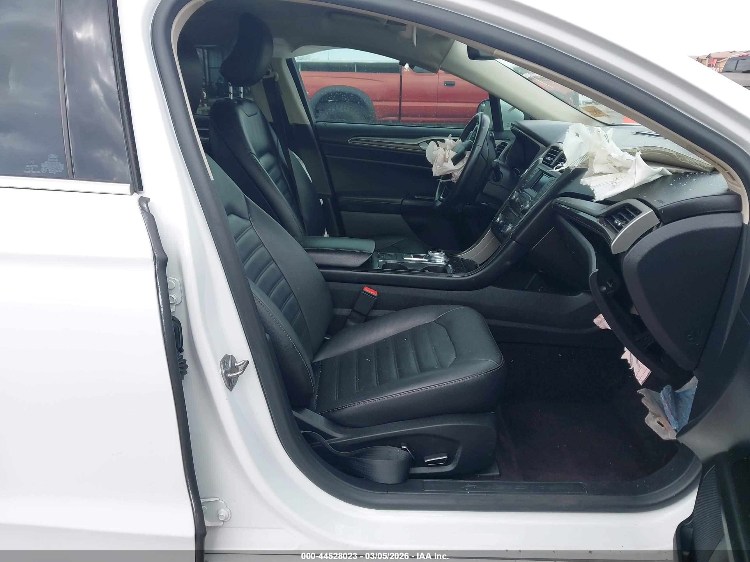 FORD FUSION image 5